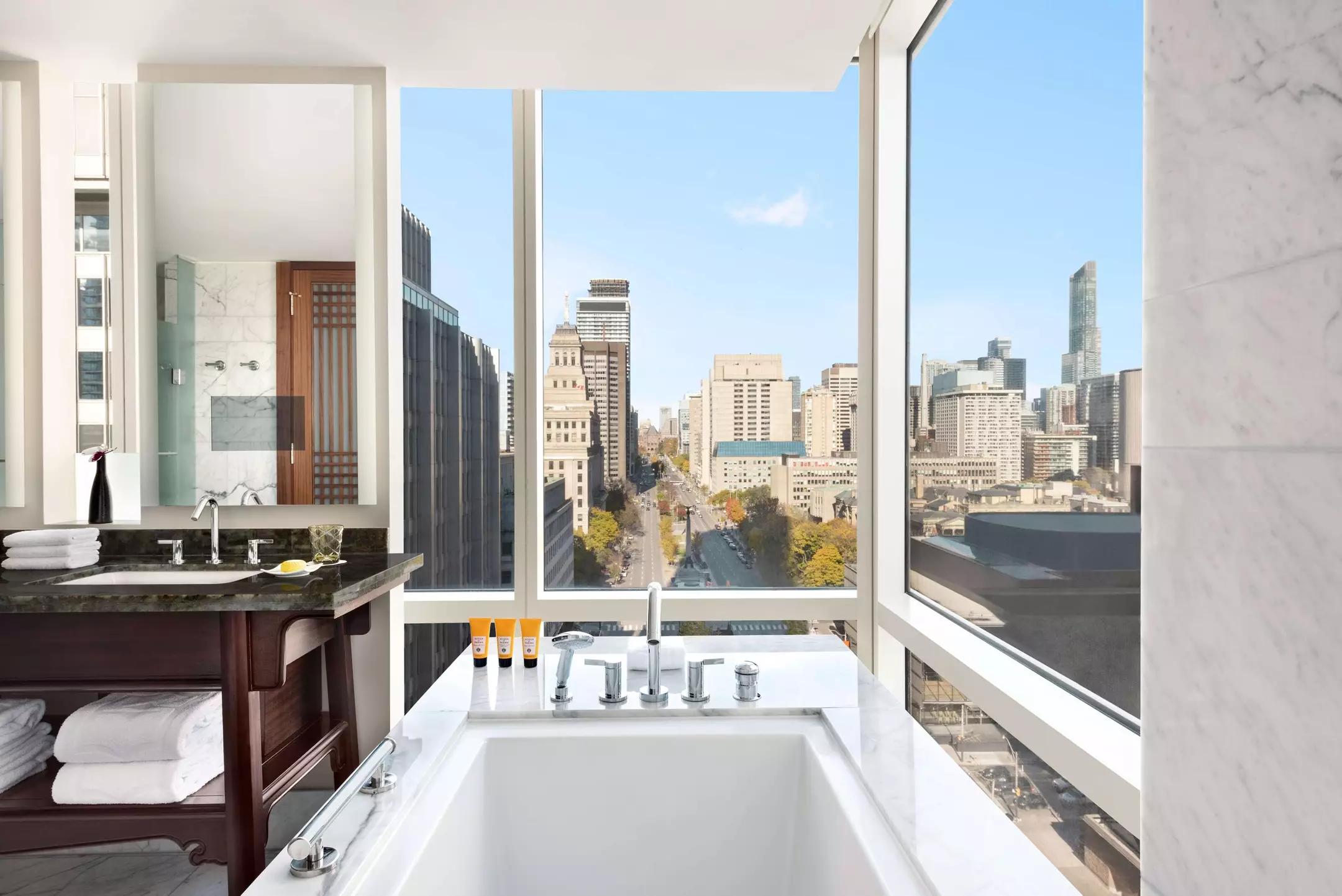 Alibaba https://cdn.alibaba.ir/ostorage/hotel-accommodation-images/6a1029f3c86edf55f72463d8_Toronto-Shangri-La-Hotel-Toronto-1.webp