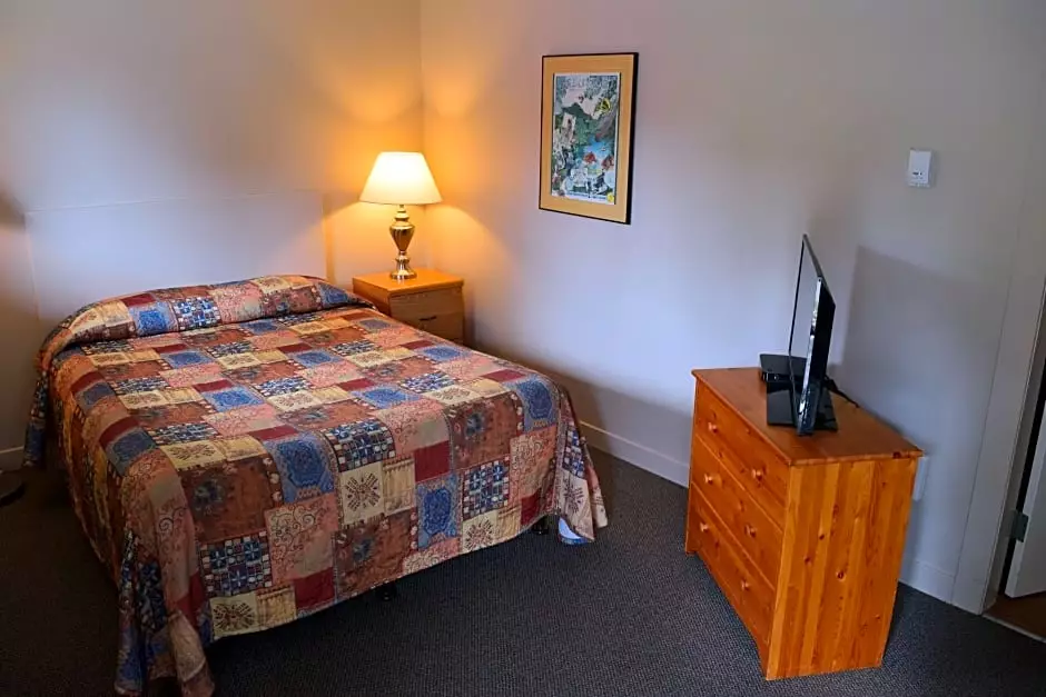 هتل West Coast Motel On The Harbour Tofino