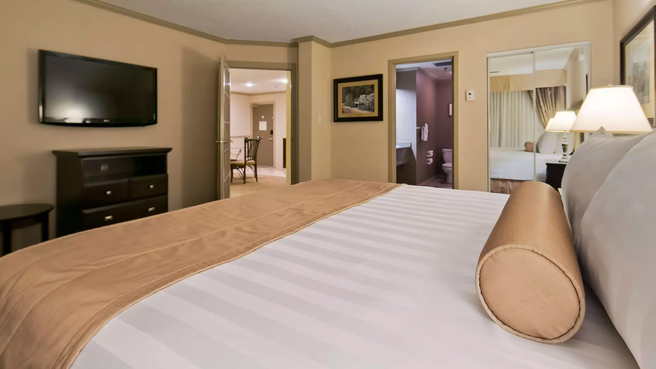 هتل Best Western Plus Port O'Call Hotel Calgary