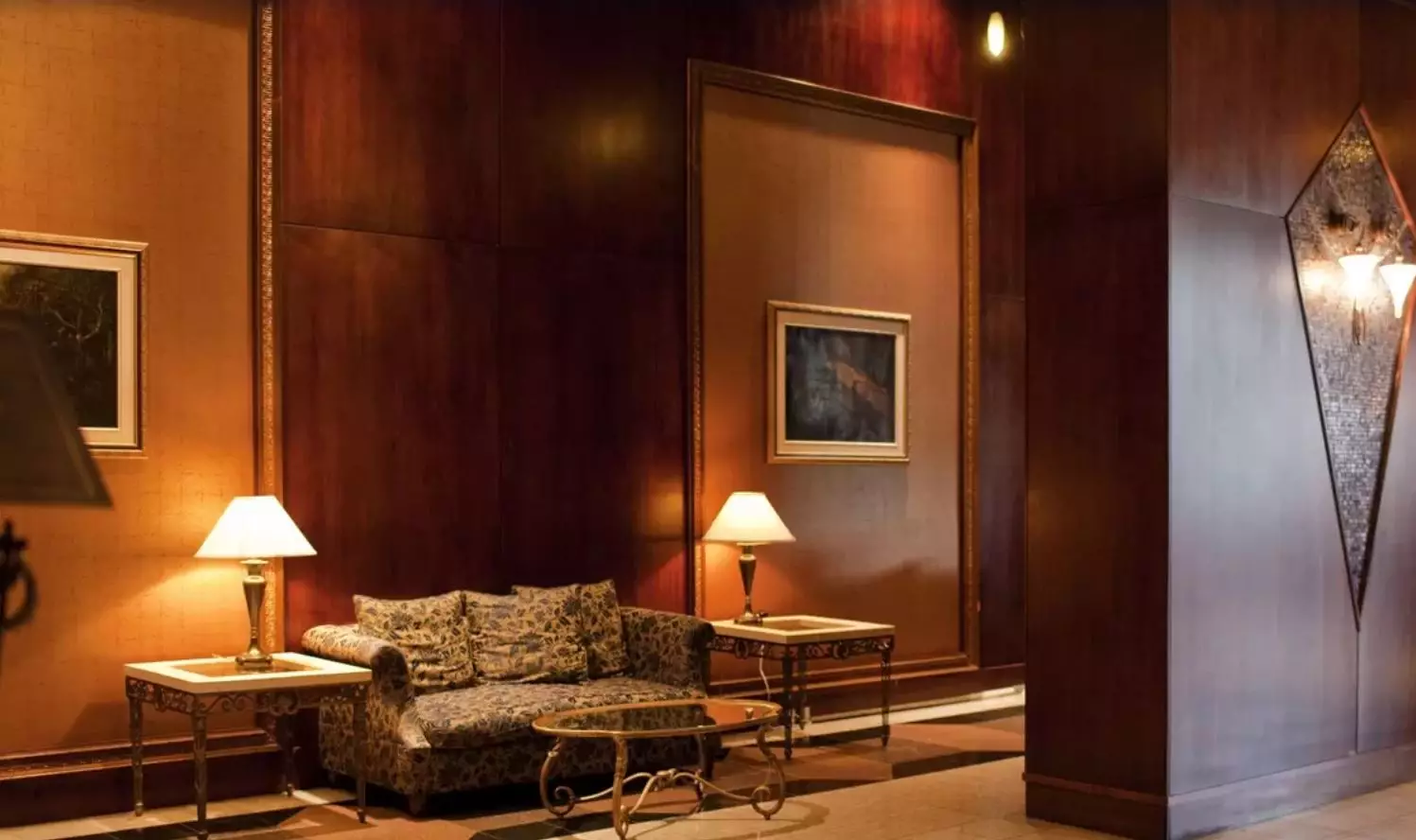 Alibaba https://cdn.alibaba.ir/ostorage/hotel-accommodation-images/6a105129c86edf55f7247f1f_Richmond-Executive-Hotel-Vancouver-Airport-1.webp