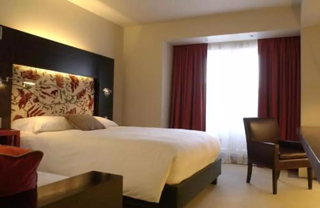 Alibaba https://cdn.alibaba.ir/ostorage/hotel-accommodation-images/6a105391c86edf55f724810f_Quebec-City-Auberge-Saint-Antoine-1.webp
