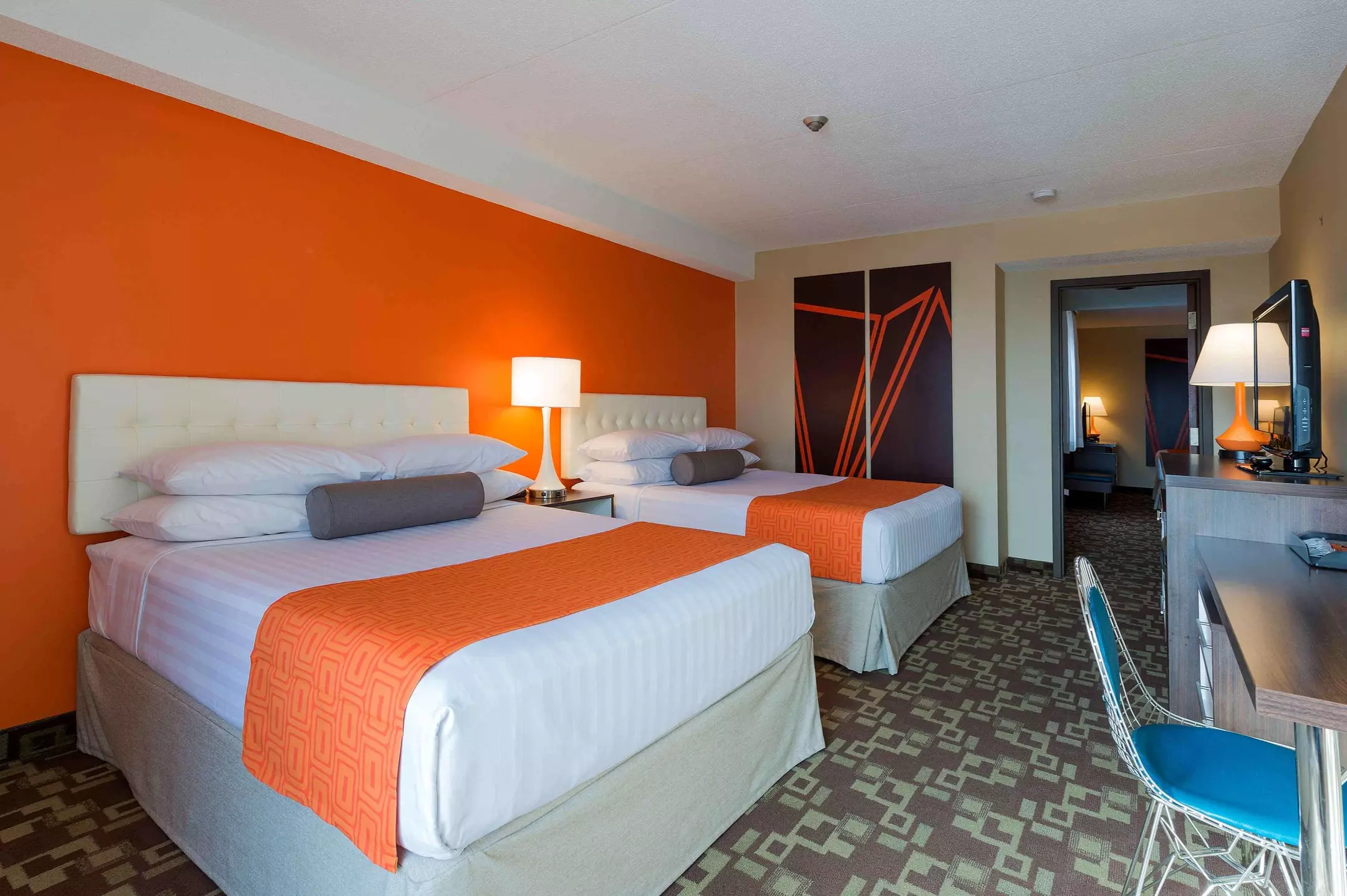 هتل Howard Johnson Plaza by Wyndham by the Falls / Niagara Falls آبشار نیاگارا