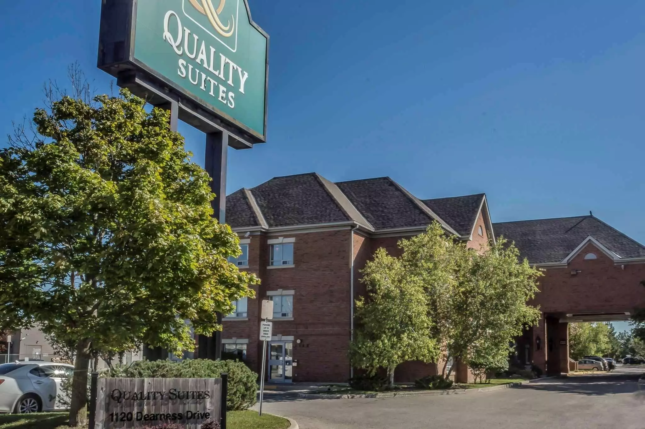 هتل Quality Suites London لندن