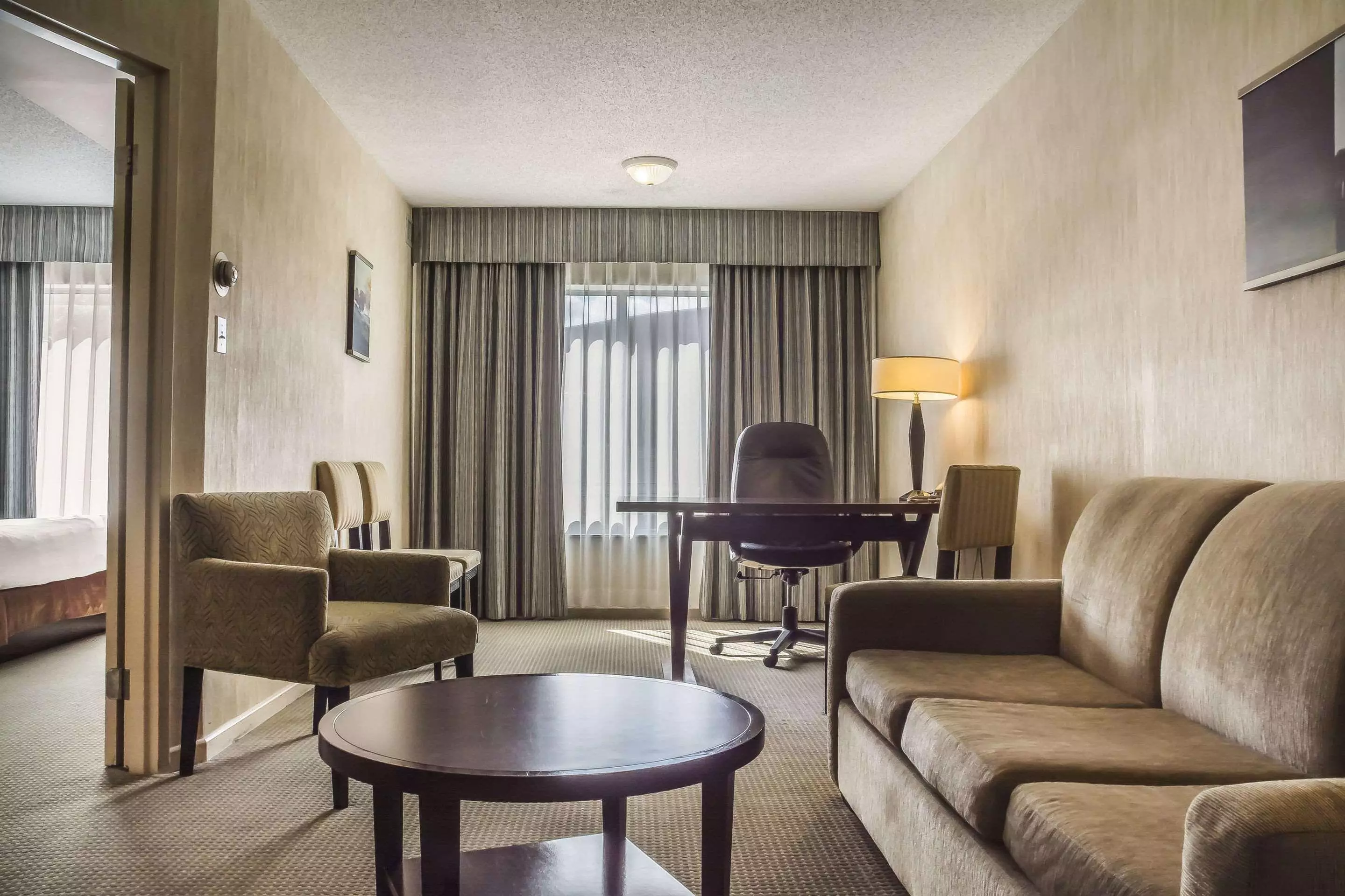 هتل Quality Suites London لندن