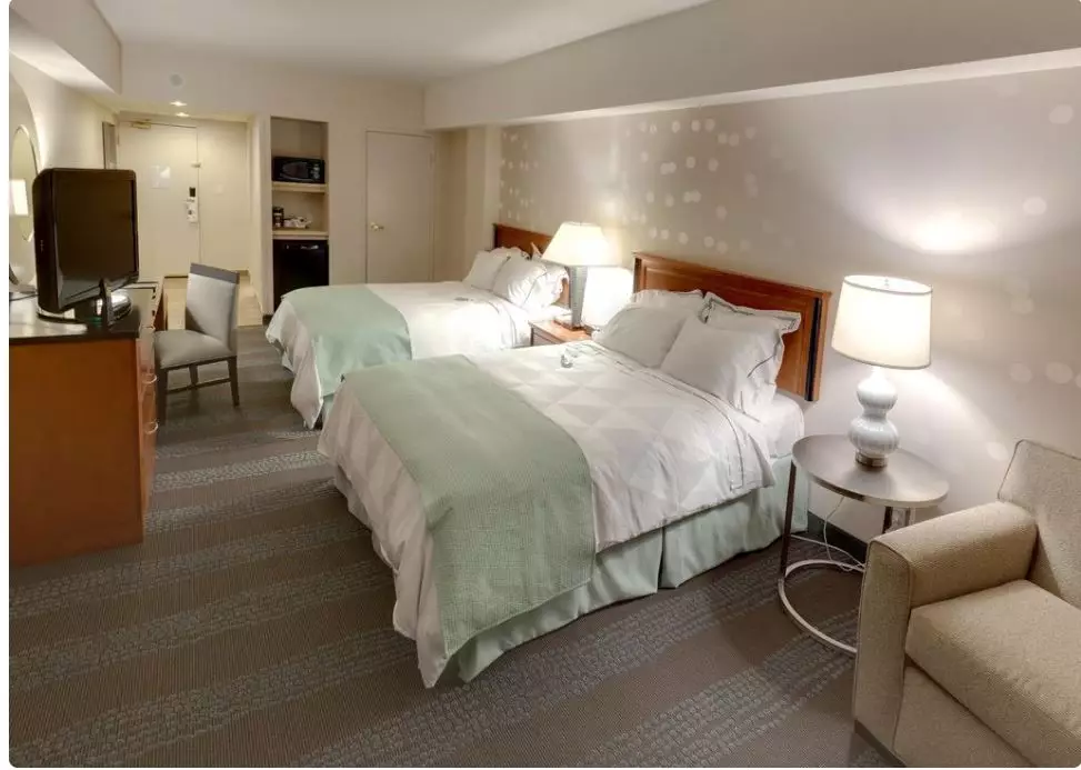 هتل Radisson Hotel & Suites Fallsview آبشار نیاگارا