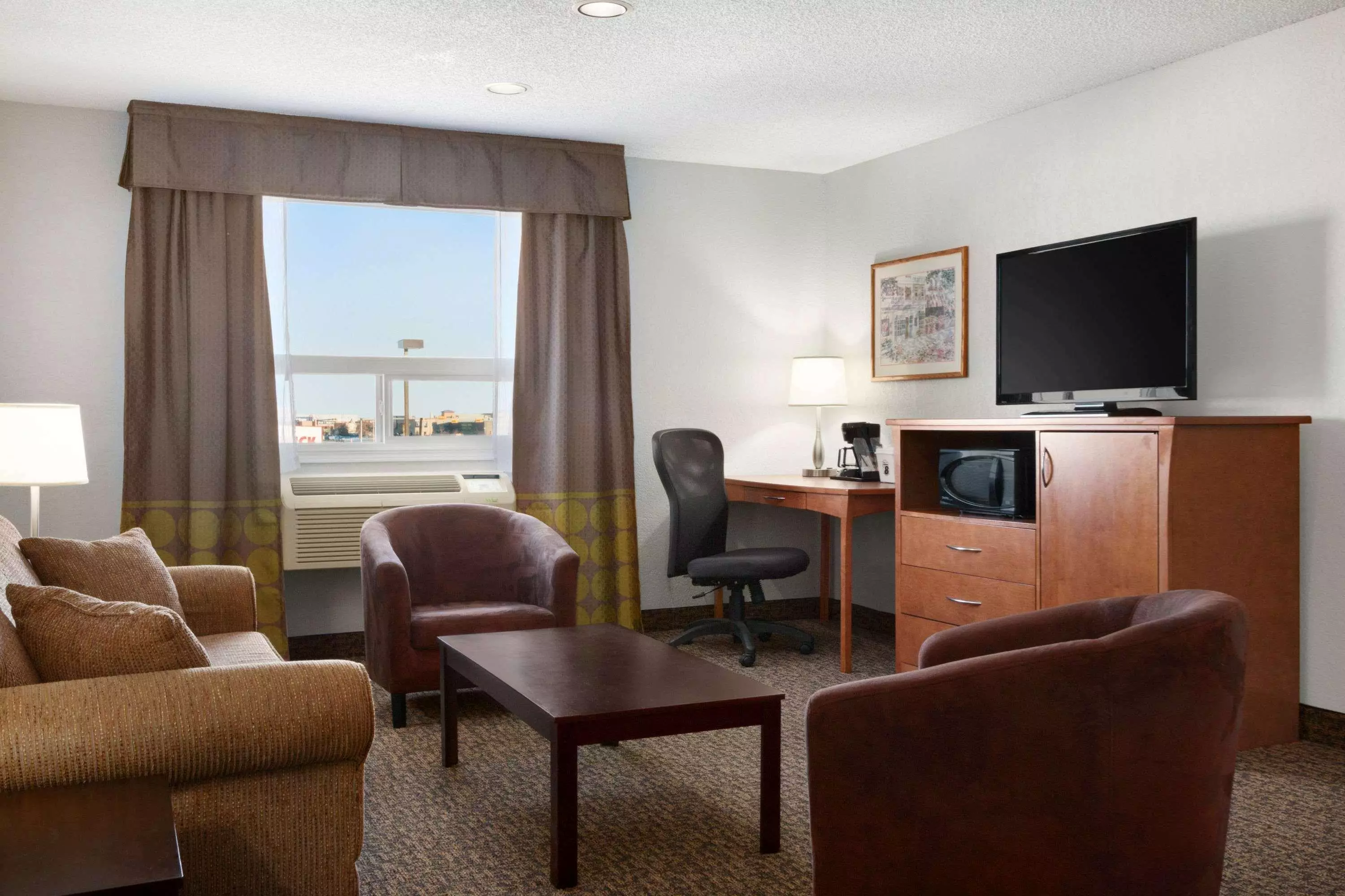 هتل Super 8 by Wyndham Regina Regina