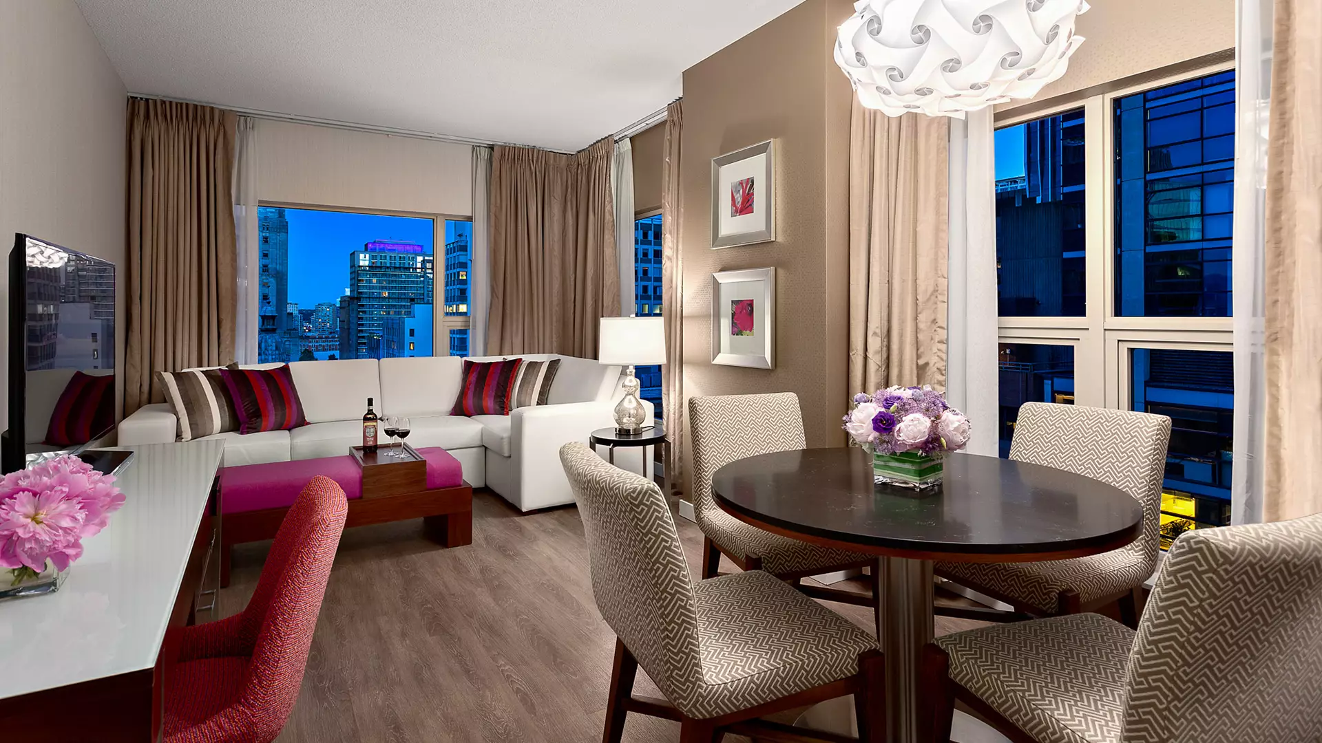 هتل Auberge Vancouver ونکوور