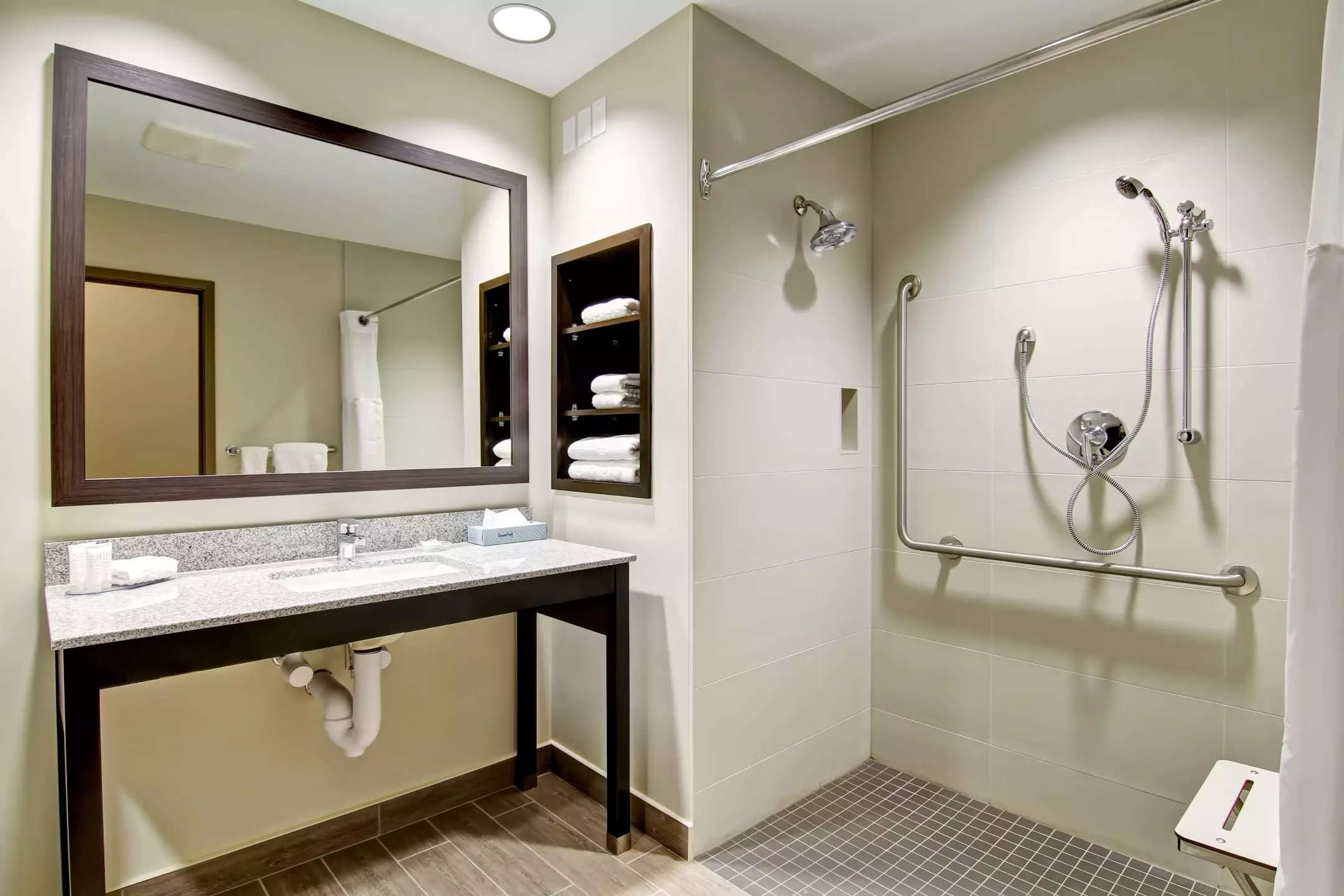Alibaba https://cdn.alibaba.ir/ostorage/hotel-accommodation-images/6a10804dc86edf55f724a1d1_London-Best-Western-London-Airport-Inn--Suites-1.webp