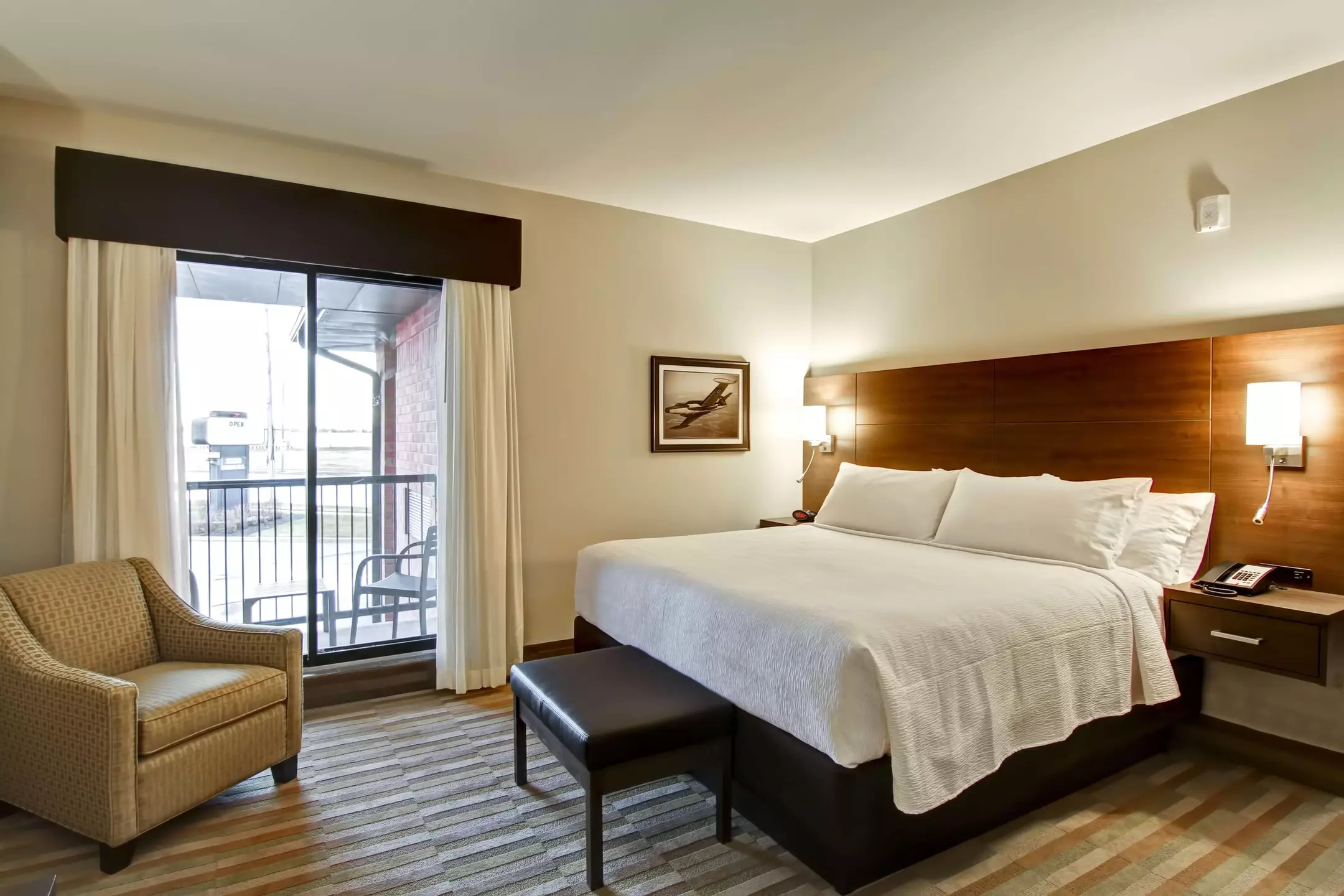 هتل Best Western London Airport Inn & Suites لندن