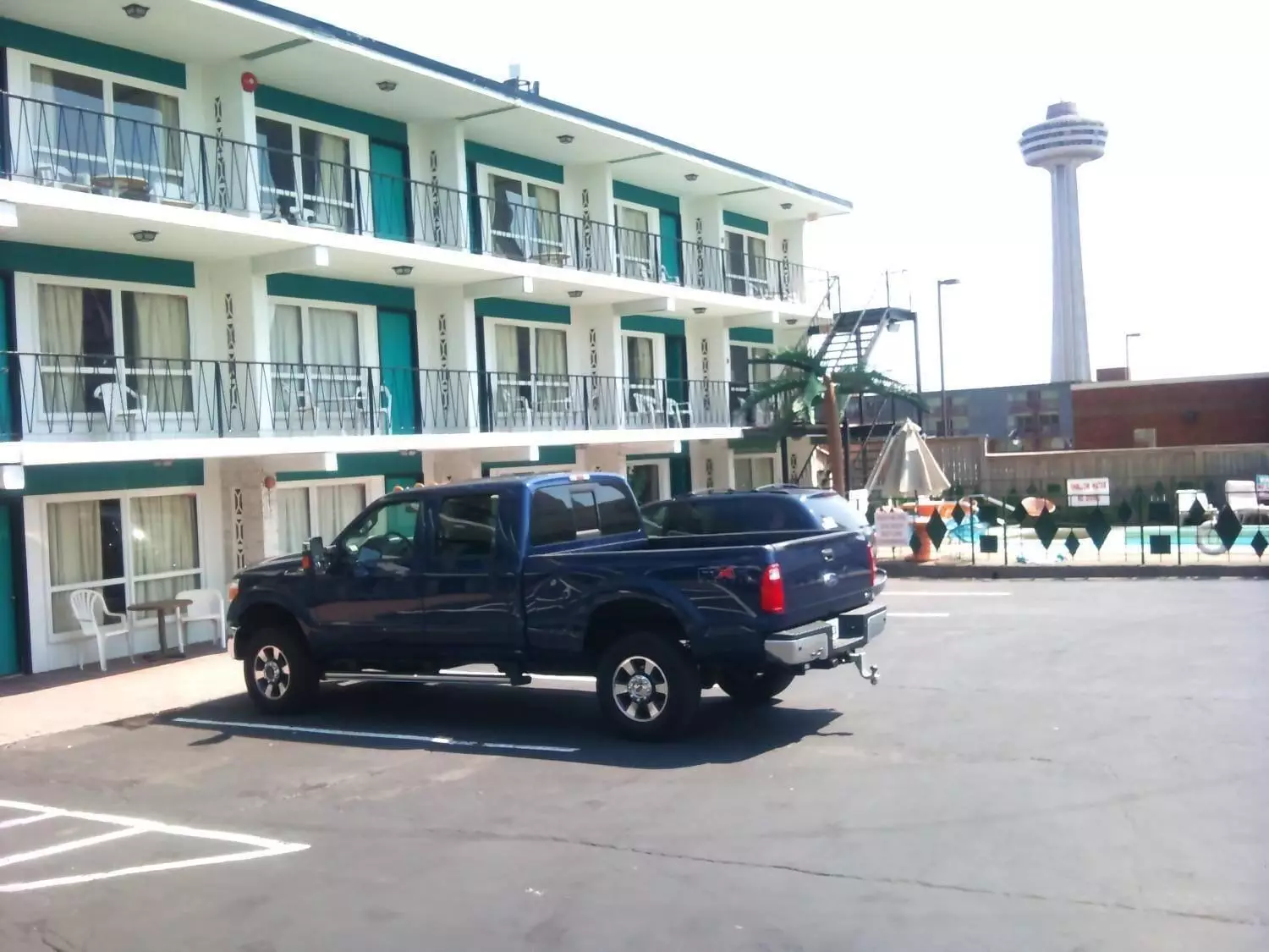 Alibaba https://cdn.alibaba.ir/ostorage/hotel-accommodation-images/6a1089b0c86edf55f724a8b7_Niagara-Falls-Rainbow-Motor-Inn-1.webp