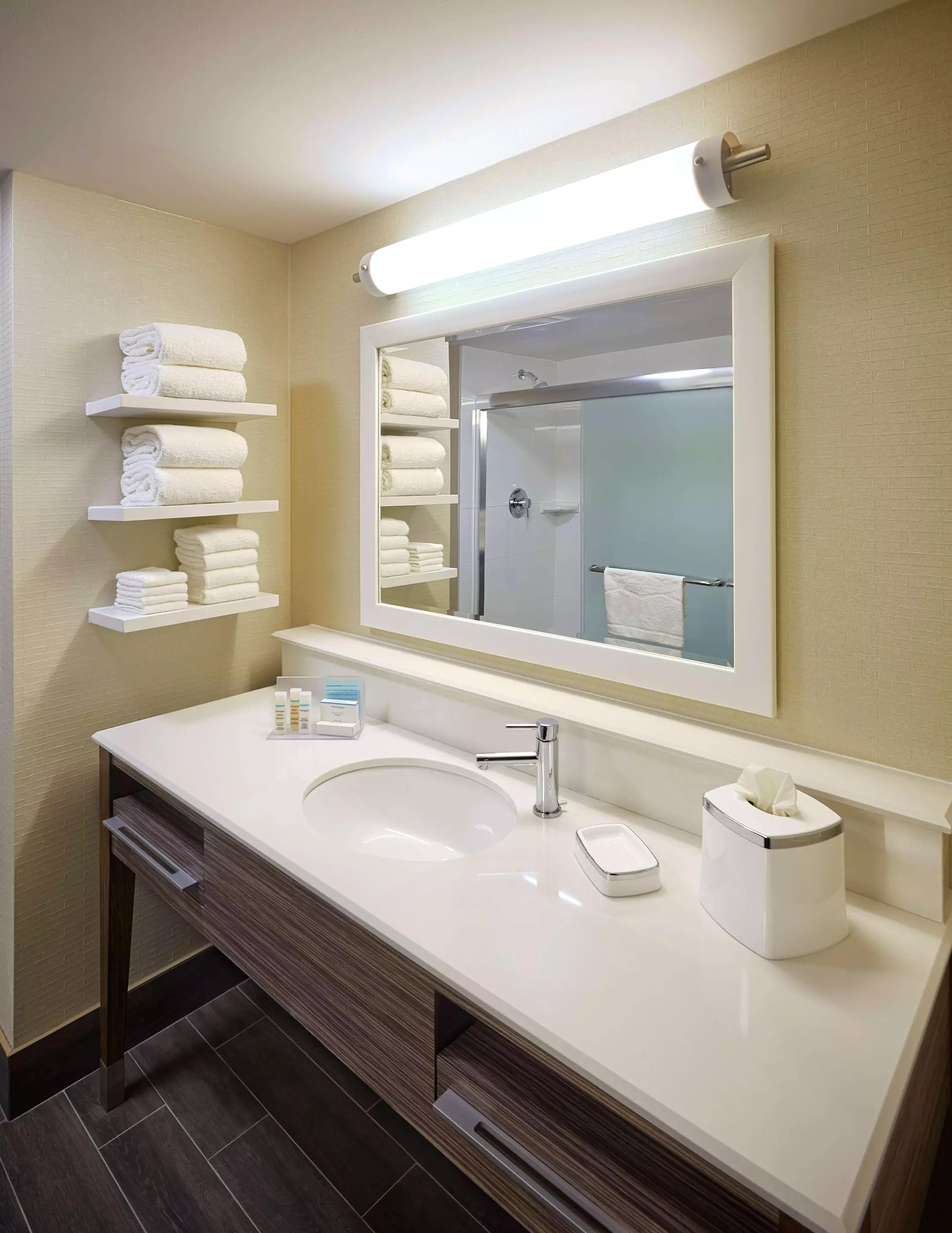 Alibaba https://cdn.alibaba.ir/ostorage/hotel-accommodation-images/6a109024c86edf55f724adde_Timmins-Hampton-Inn-by-Hilton-Timmins-1.webp