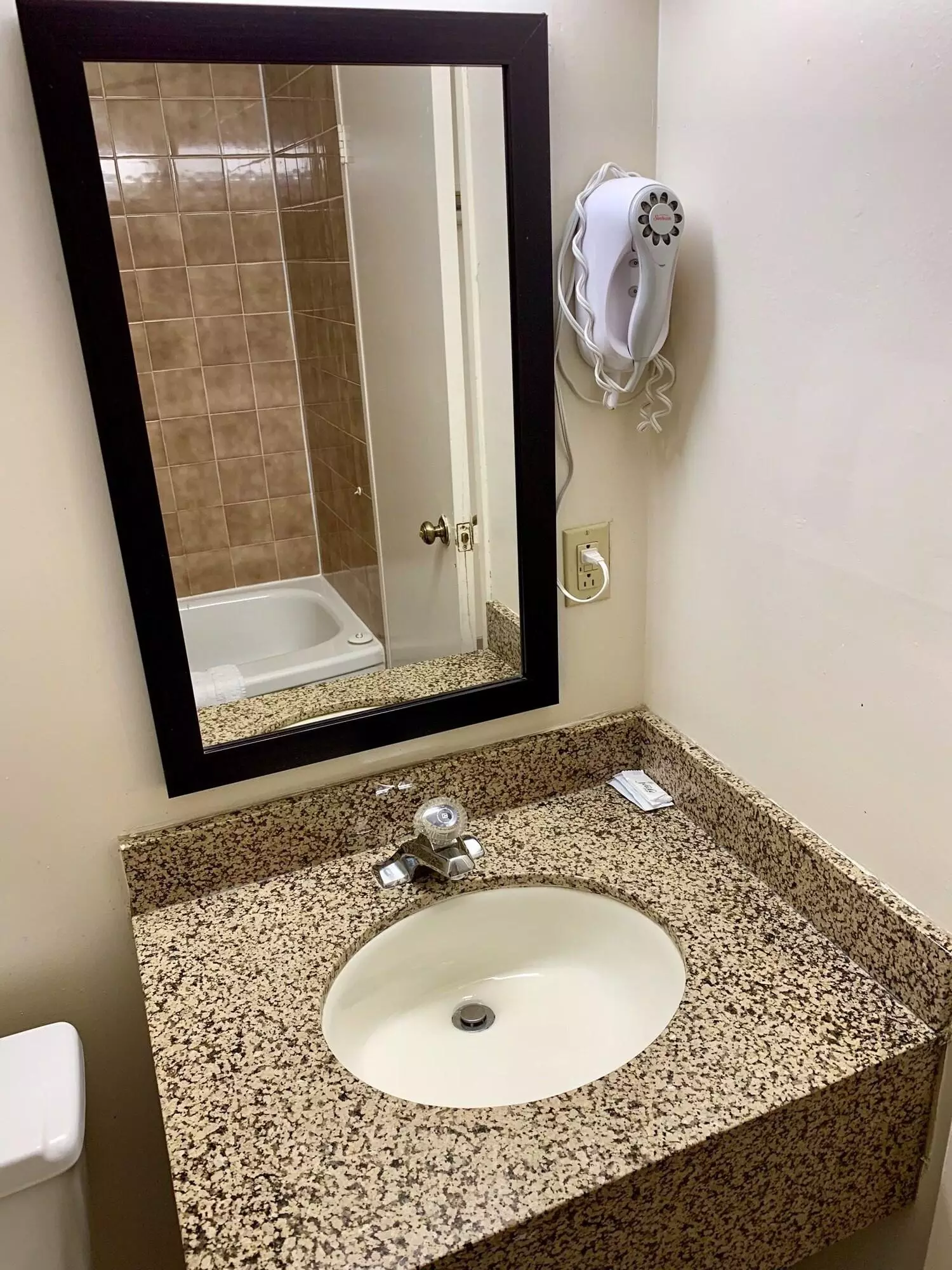 Alibaba https://cdn.alibaba.ir/ostorage/hotel-accommodation-images/6a10954ac86edf55f724b185_Toronto-Deluxe-Inn-1.webp