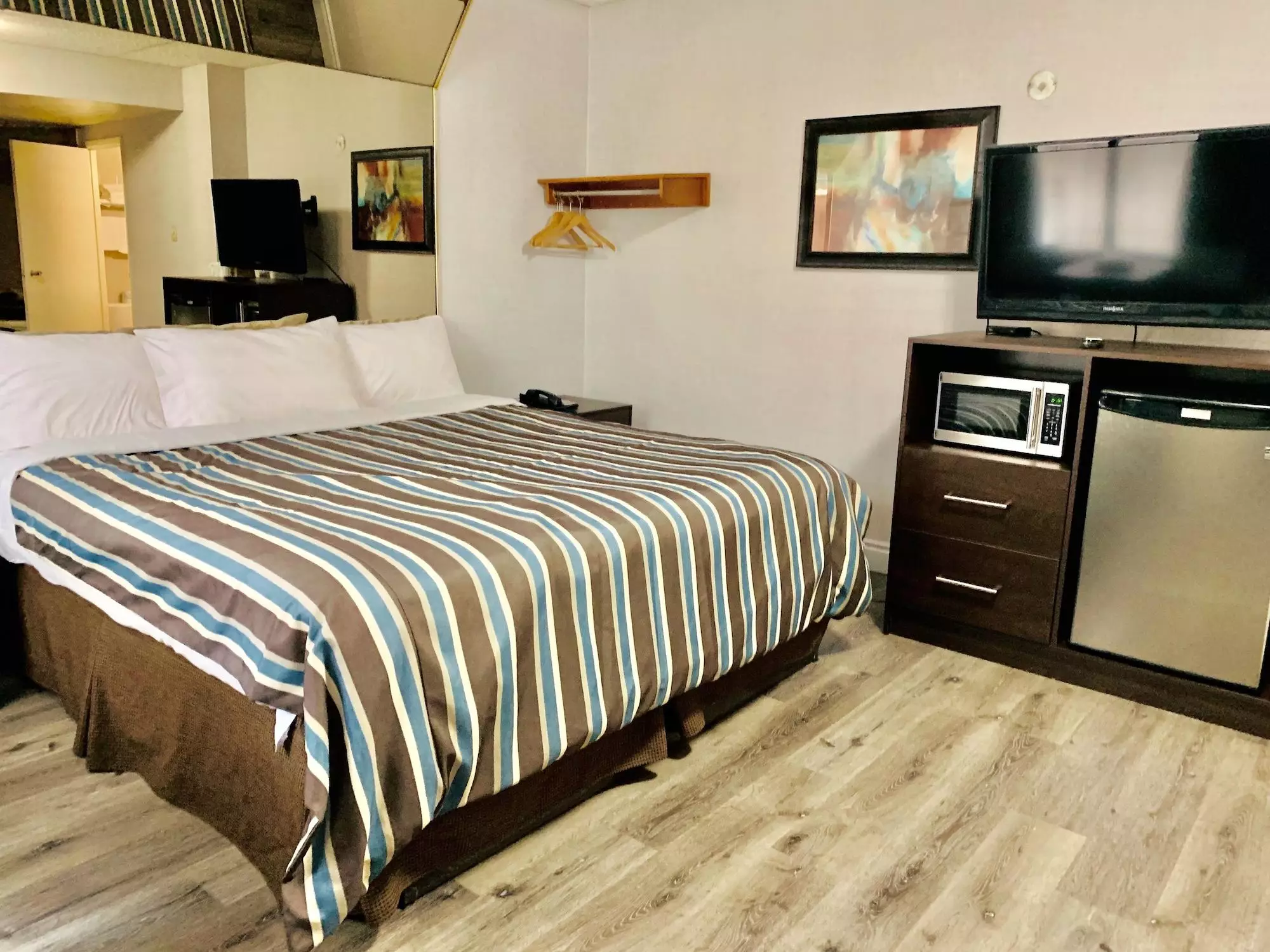 هتل Deluxe Inn تورنتو