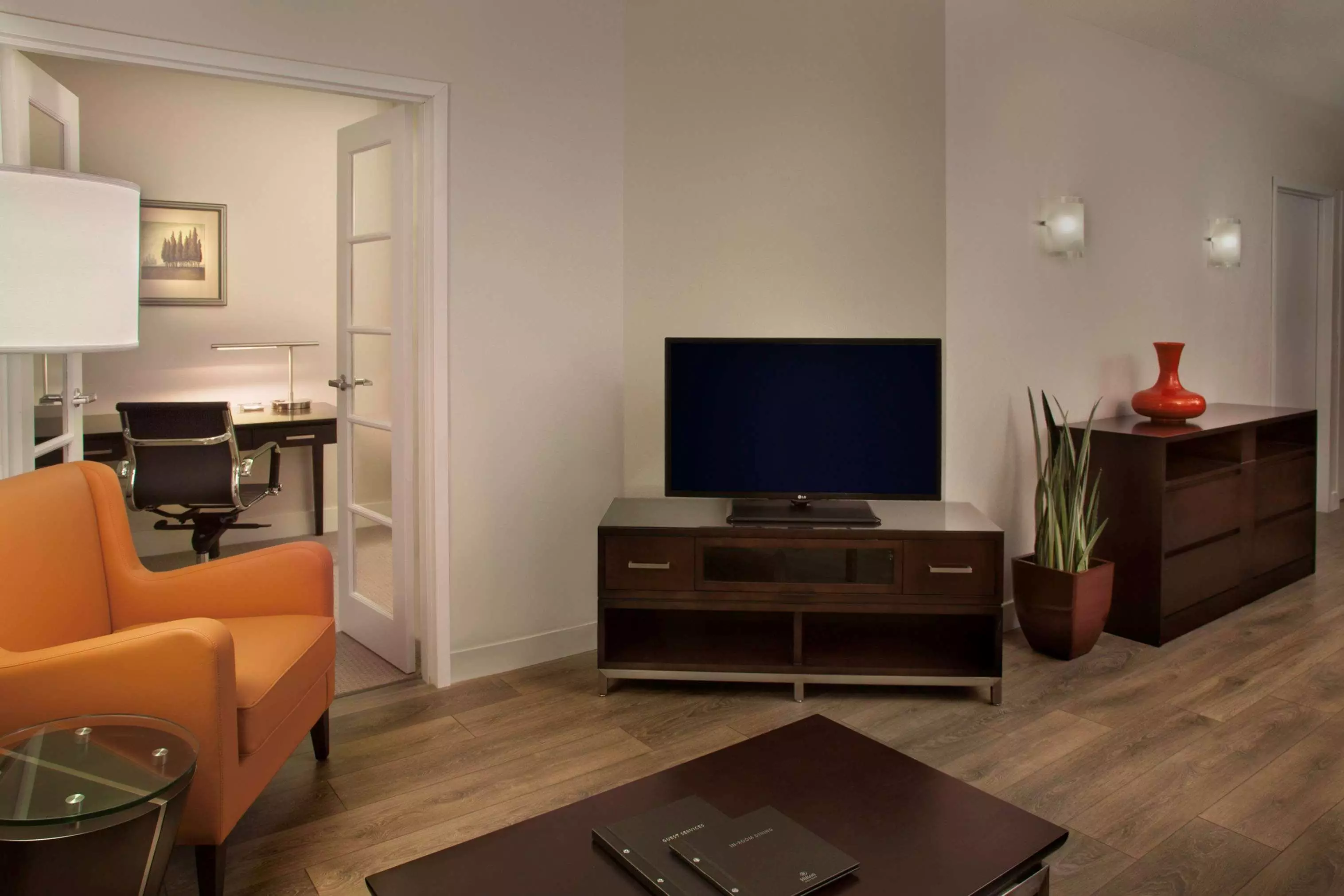 هتل Hilton Suites Toronto Markham Conference Centre & Spa Markham