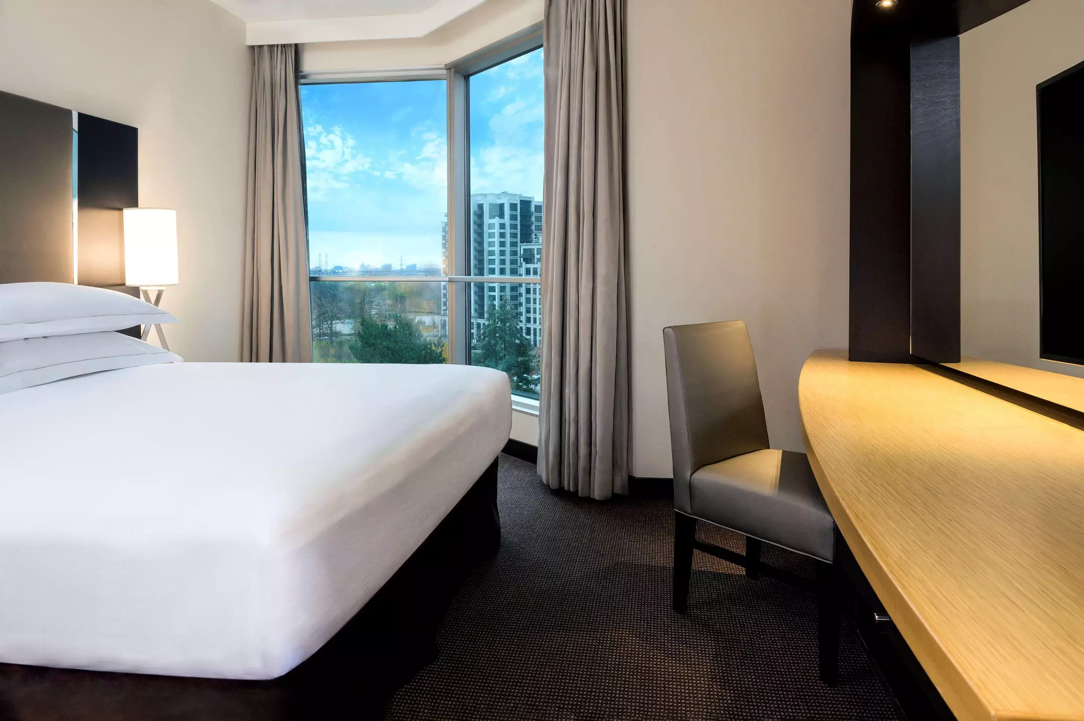 هتل Hilton Suites Toronto Markham Conference Centre & Spa Markham