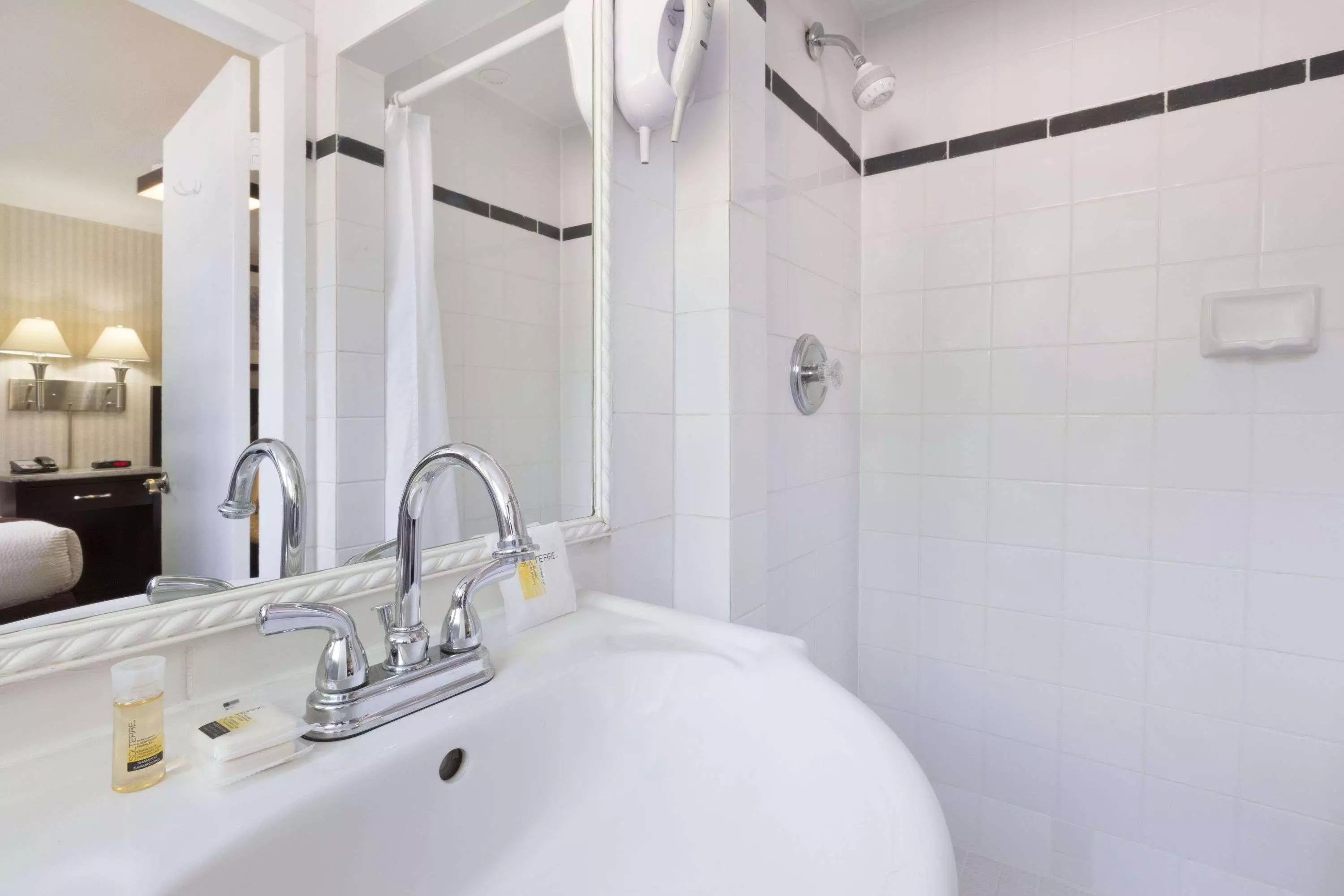 هتل Days Inn Vancouver Metro ونکوور