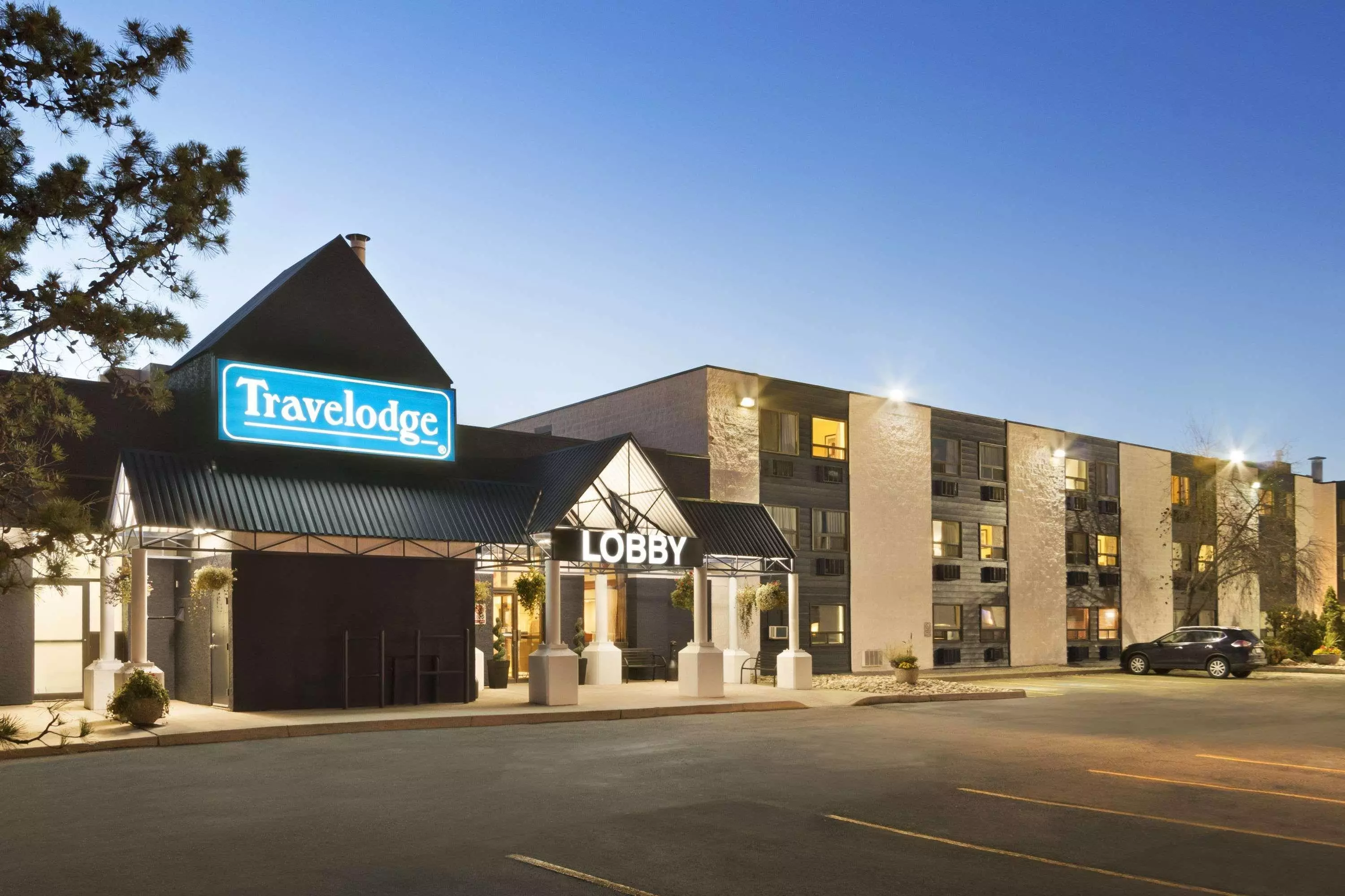 Alibaba https://cdn.alibaba.ir/ostorage/hotel-accommodation-images/6a10c5afc86edf55f724d354_Edmonton-Travelodge-by-Wyndham-Edmonton-South-1.webp