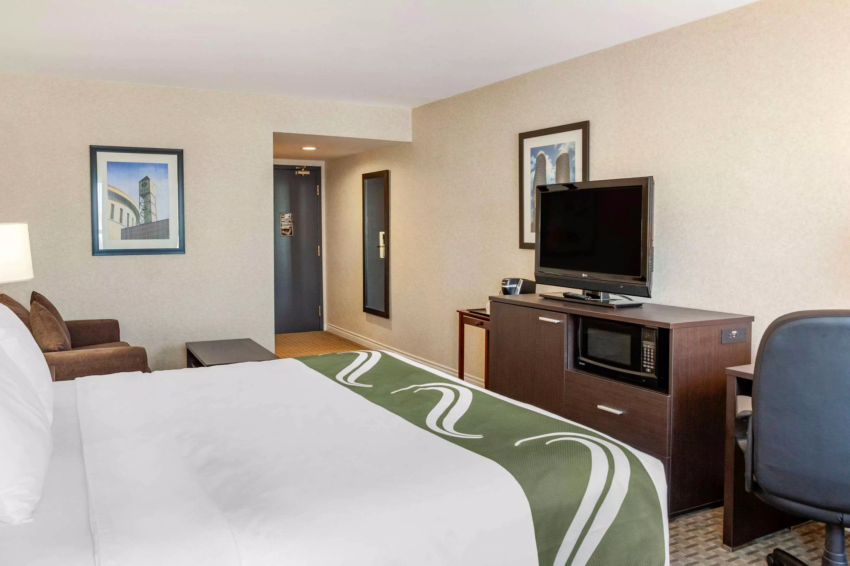 Alibaba https://cdn.alibaba.ir/ostorage/hotel-accommodation-images/6a10c637c86edf55f724d3af_Mississauga-Quality-Inn-Airport-West-1.webp