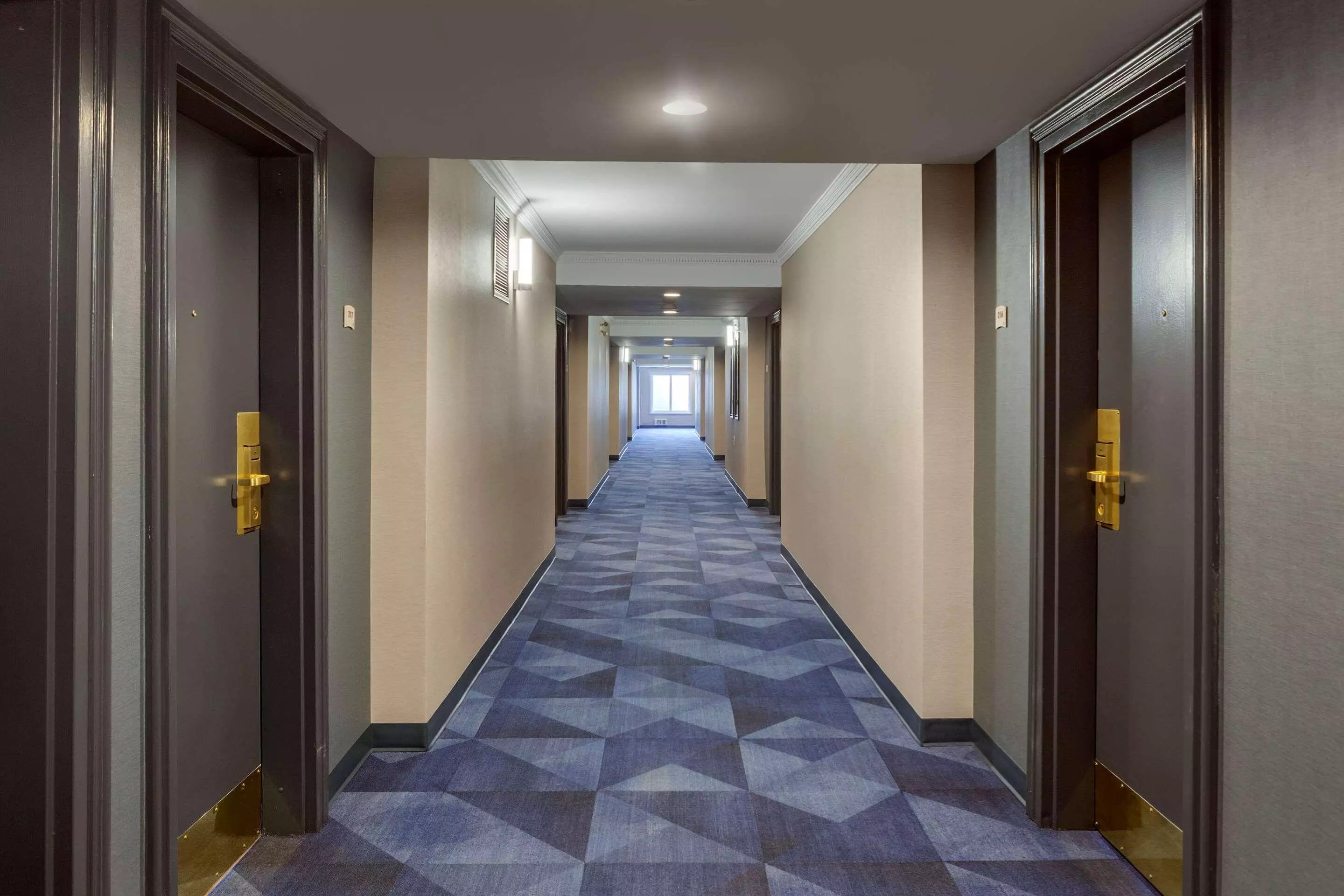 هتل Quality Inn Airport West Mississauga