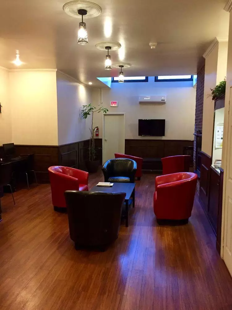 هتل Hotel St - Denis مونترال