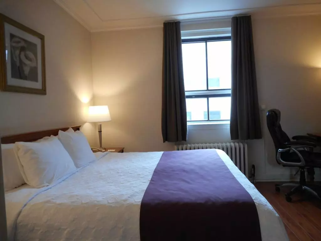 هتل Hotel St - Denis مونترال