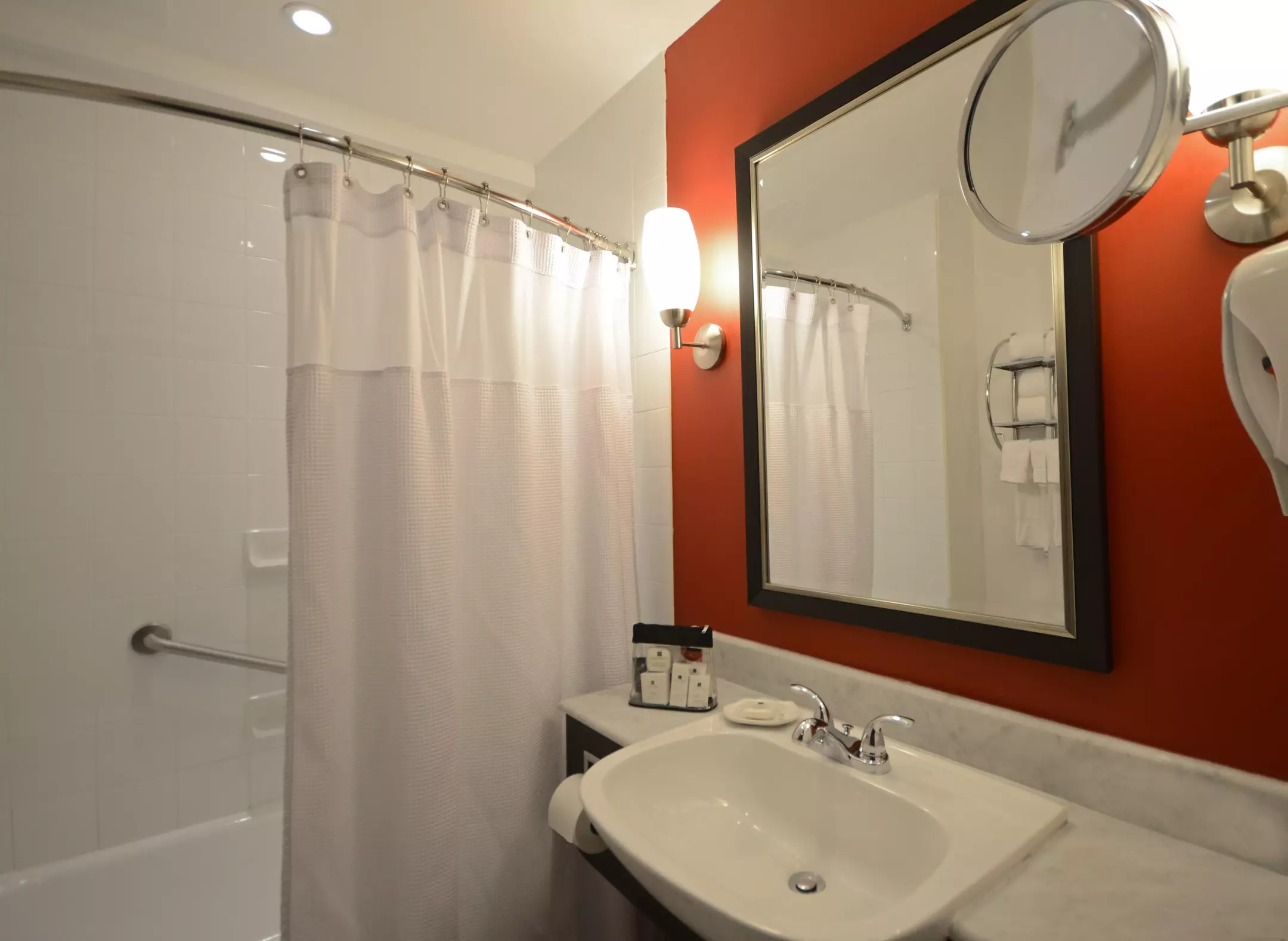 Alibaba https://cdn.alibaba.ir/ostorage/hotel-accommodation-images/6a10d65ac86edf55f724df7a_Montreal-Crowne-Plaza-Montreal-Airport-1.webp
