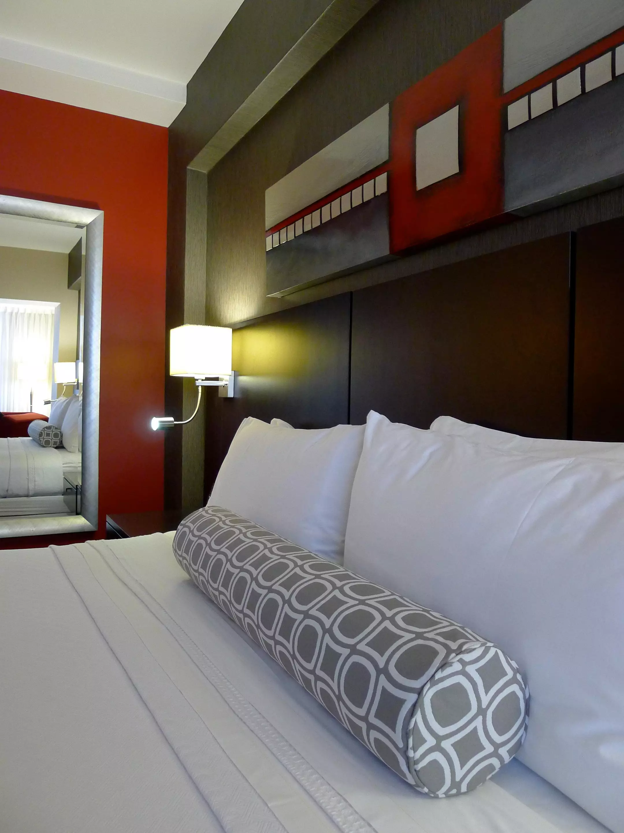 هتل Crowne Plaza Montreal Airport مونترال