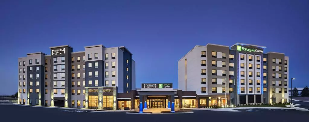 Alibaba https://cdn.alibaba.ir/ostorage/hotel-accommodation-images/6a10eeddc86edf55f724f152_Niagara-on-the-Lake-Holiday-Inn-Express--Suites-Niagara-On-The-Lake-1.webp