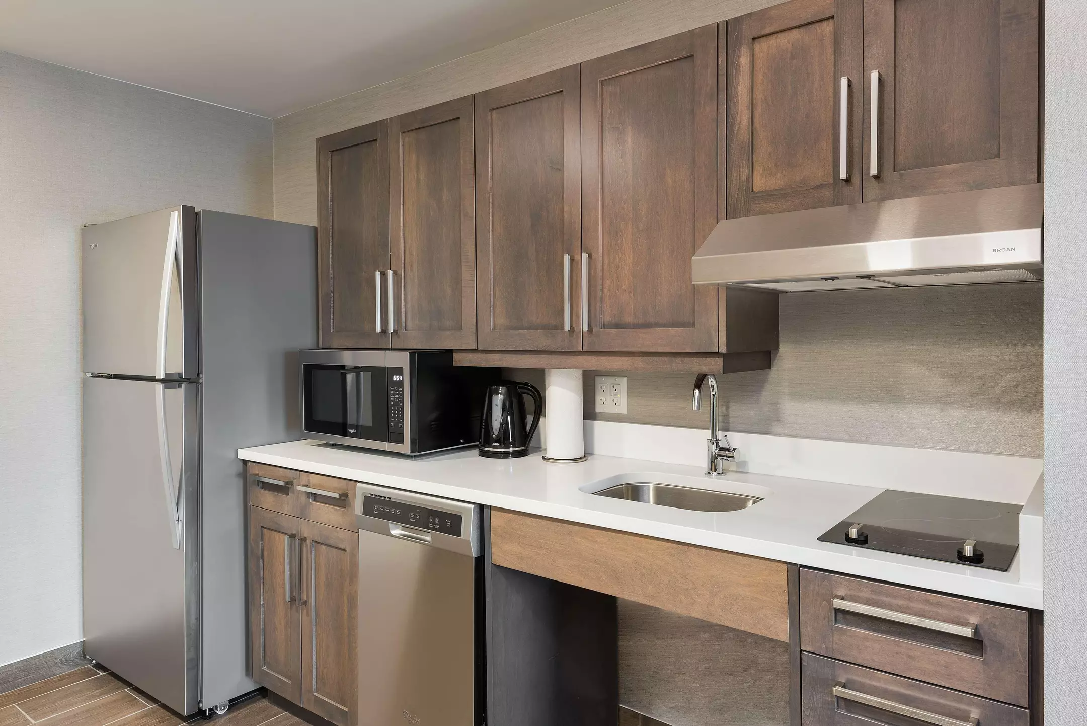 هتل Homewood Suites by Hilton Ottawa Airport اوتاوا