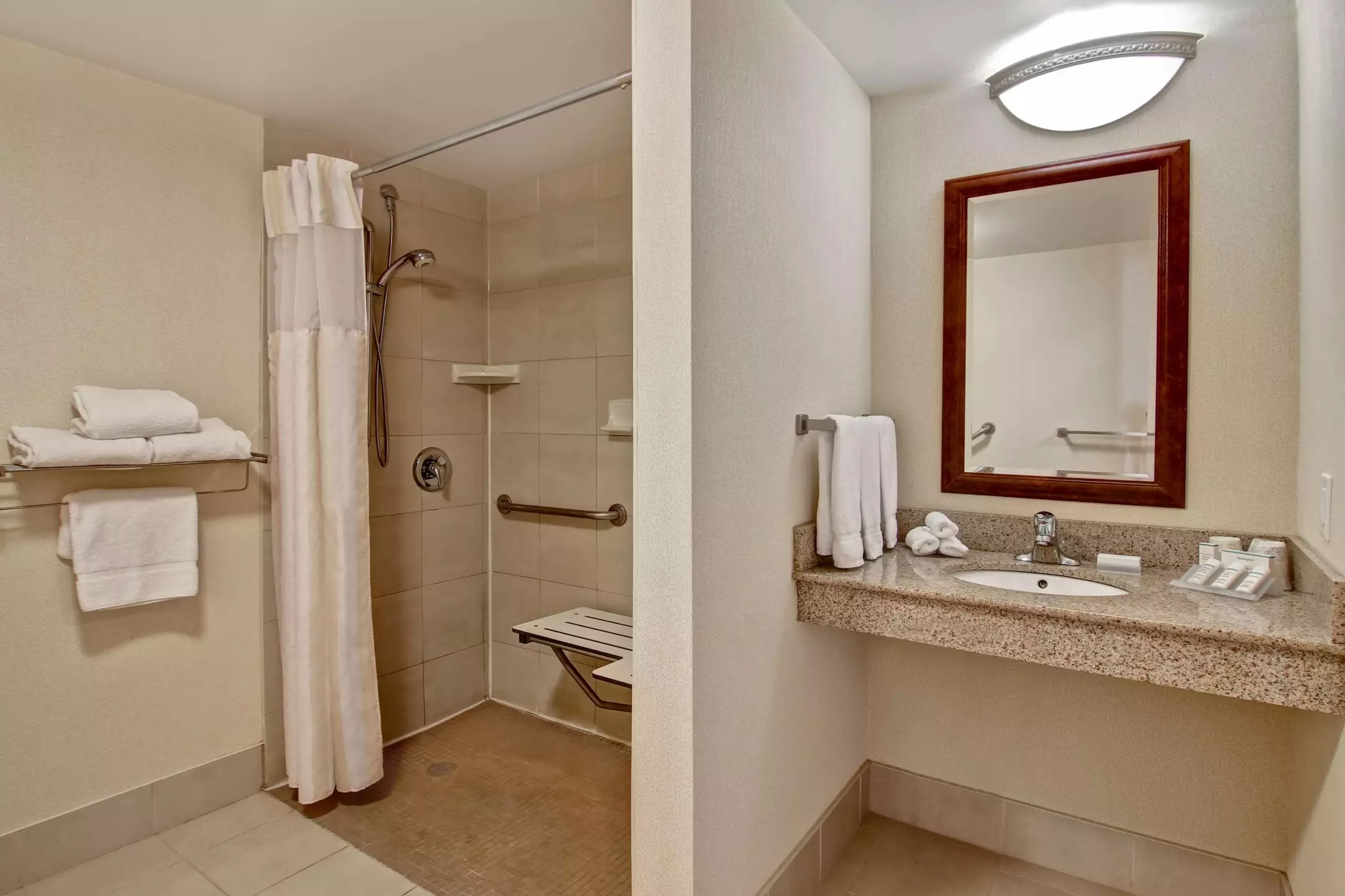 هتل Hilton Garden Inn Toronto/Burlington Burlington