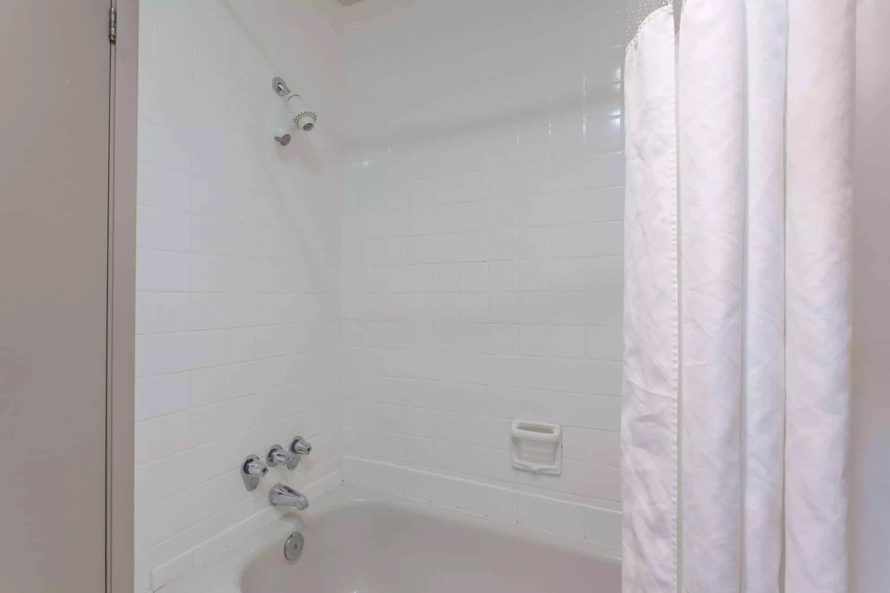 هتل Ramada by Wyndham Coquitlam Coquitlam