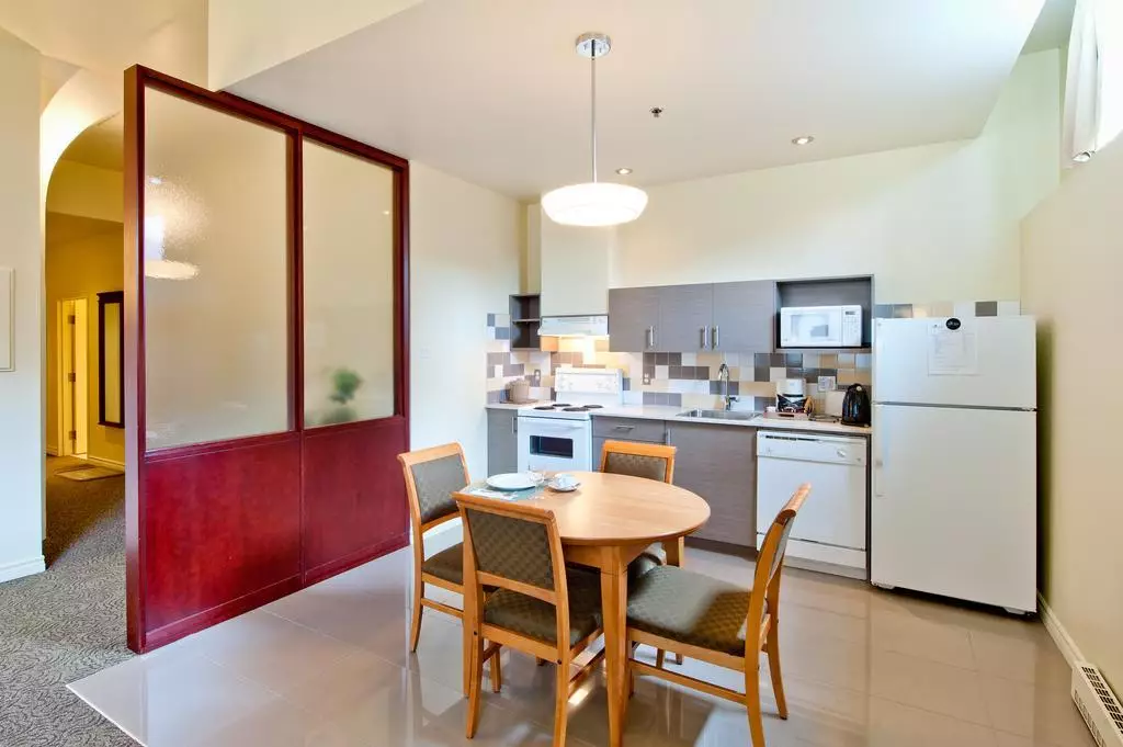 Alibaba https://cdn.alibaba.ir/ostorage/hotel-accommodation-images/6a112661c86edf55f725174b_Montreal-Le-Square-Phillips-H-tel--Suites-1.webp