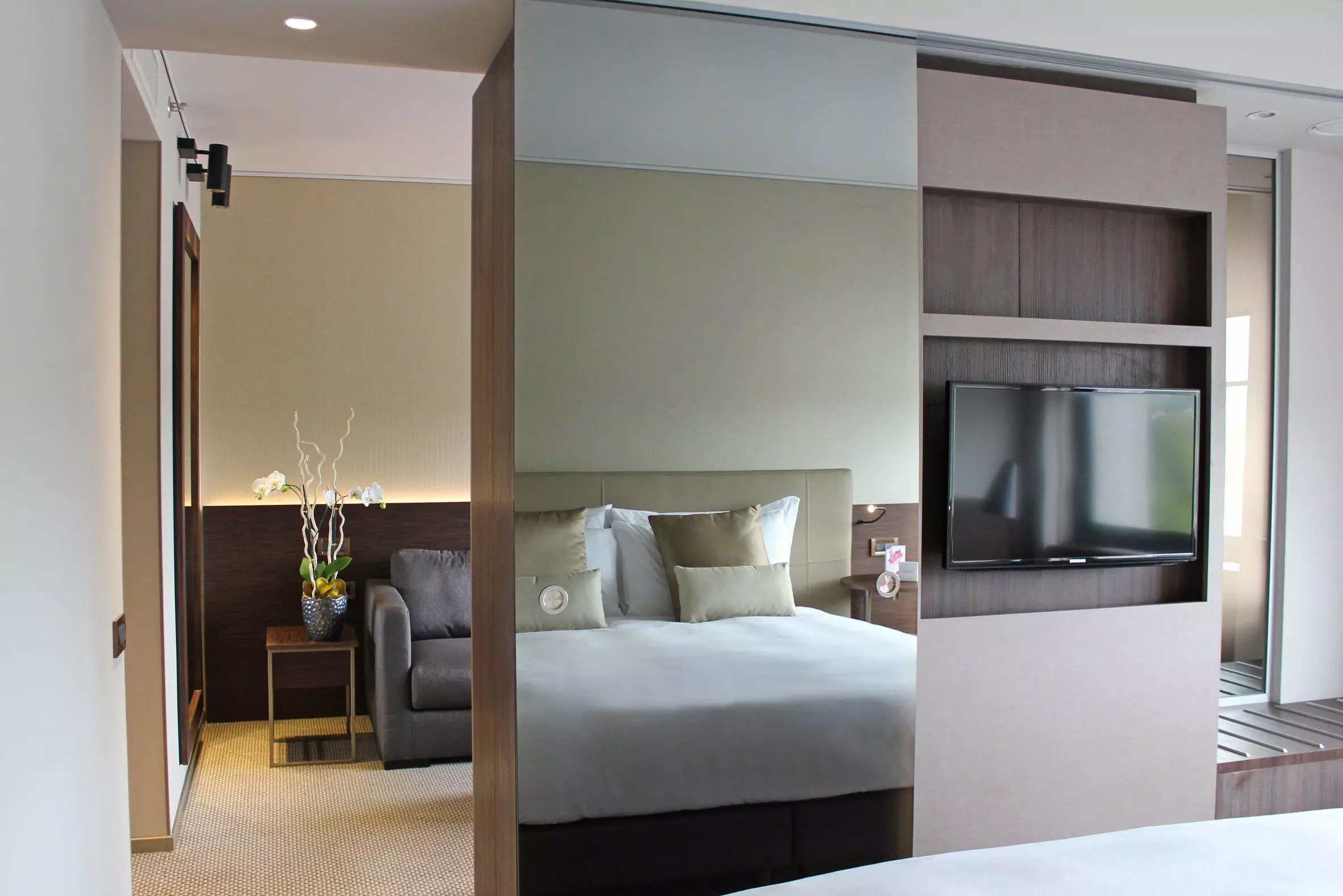 هتل Crowne Plaza Geneva Cointrin