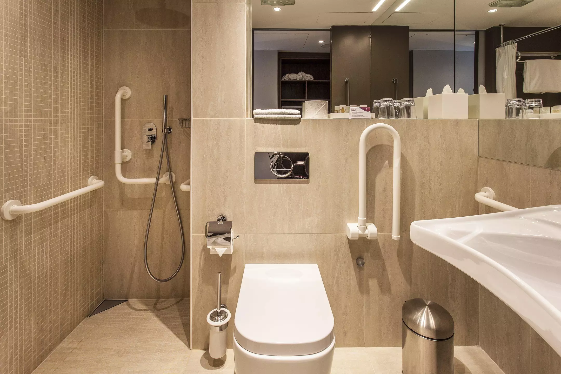 هتل Crowne Plaza Geneva Cointrin