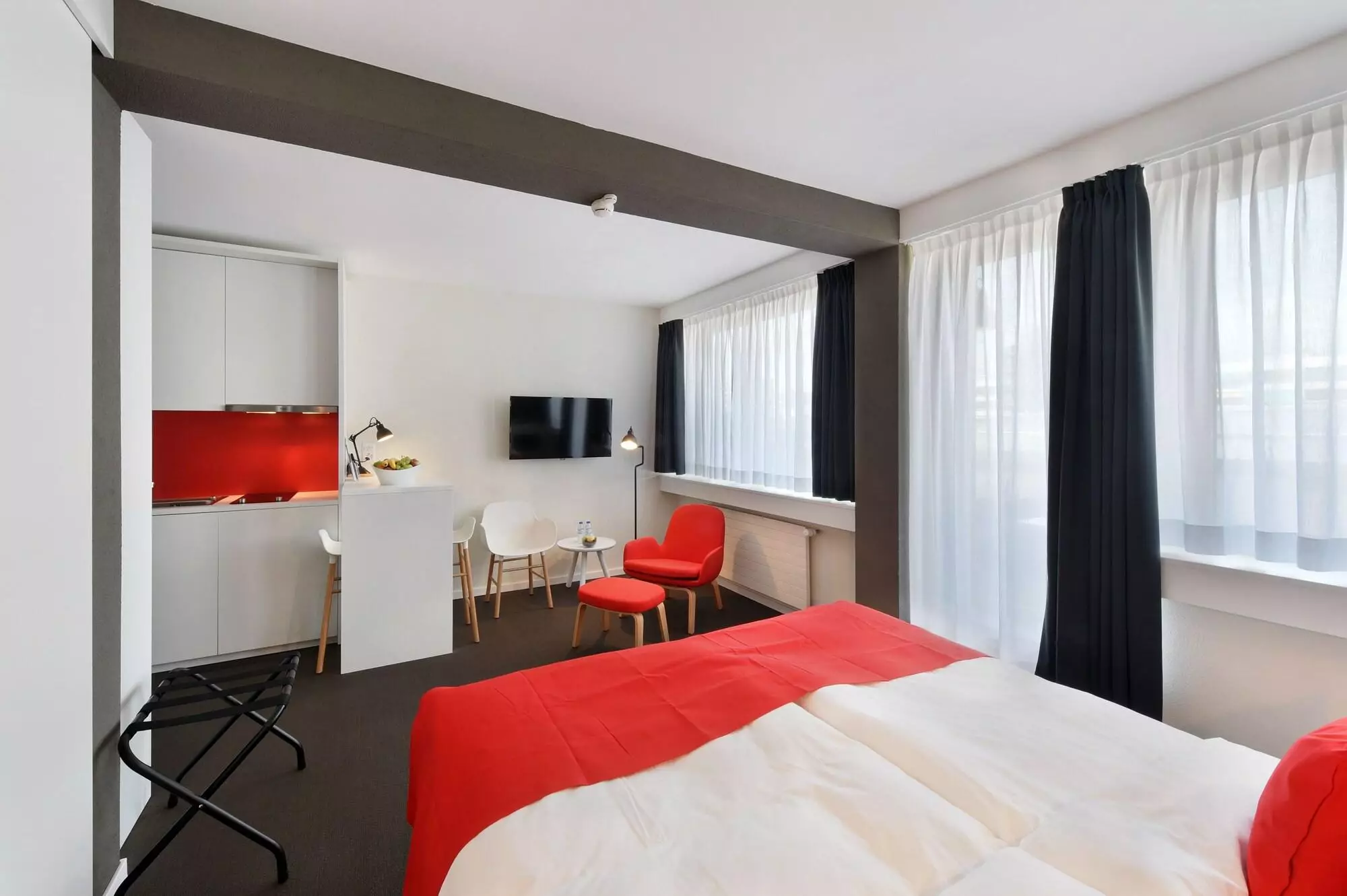 Alibaba https://cdn.alibaba.ir/ostorage/hotel-accommodation-images/6a11cbdd61ec039ef762fab3_Geneva-Home-Swiss-Hotel-1.webp