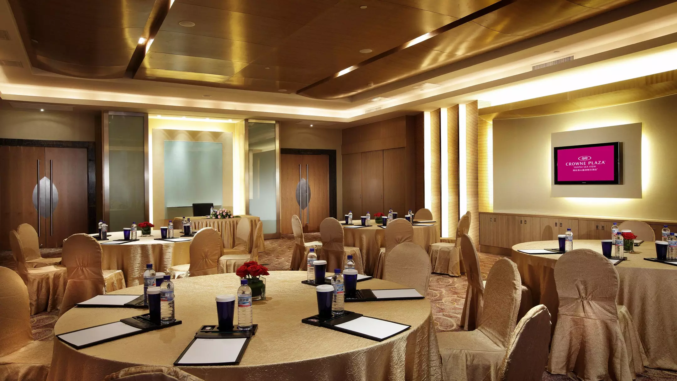 هتل Crowne Plaza Yantai Sea View Yantai