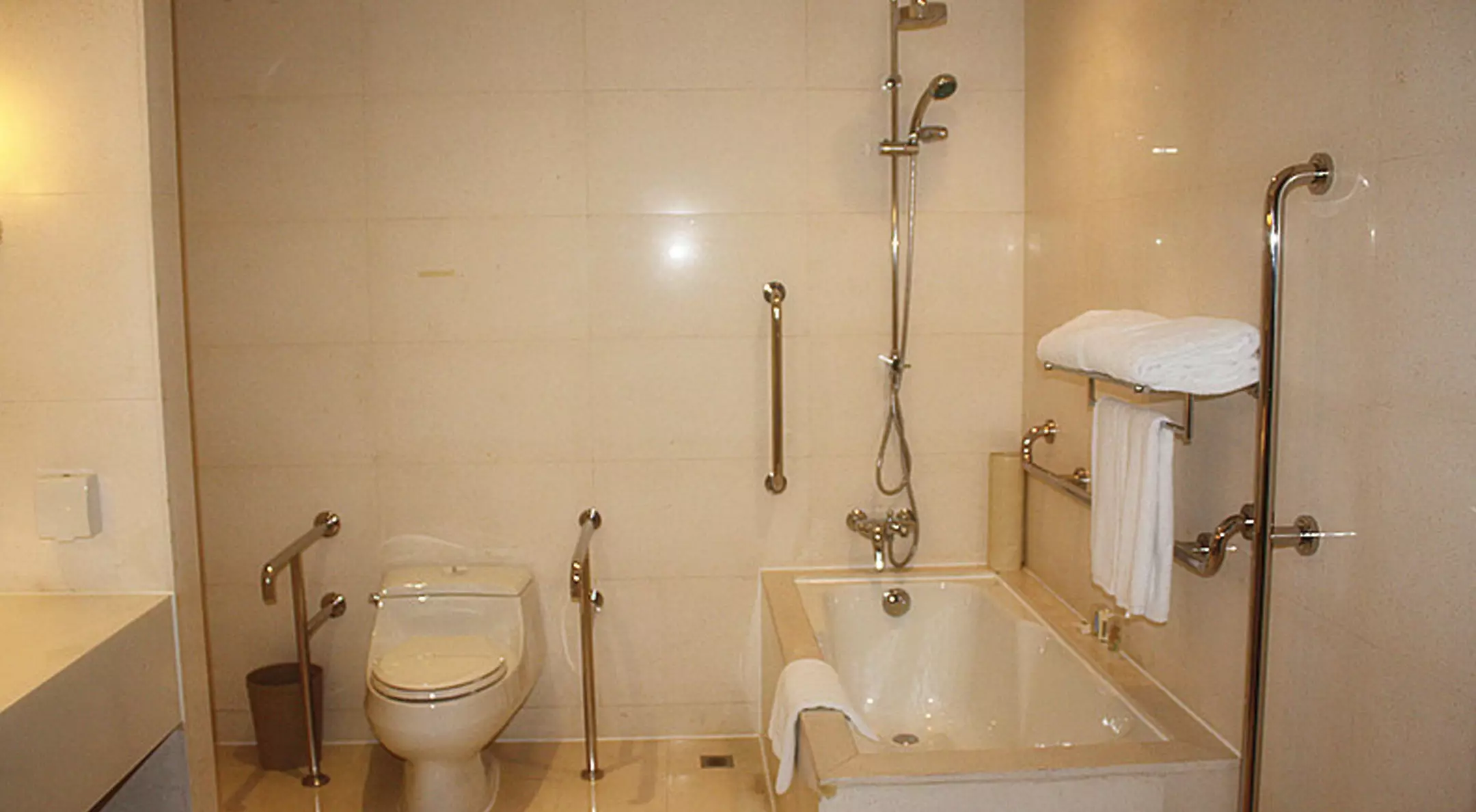 هتل Holiday Inn Pudong Nanpu Shanghai