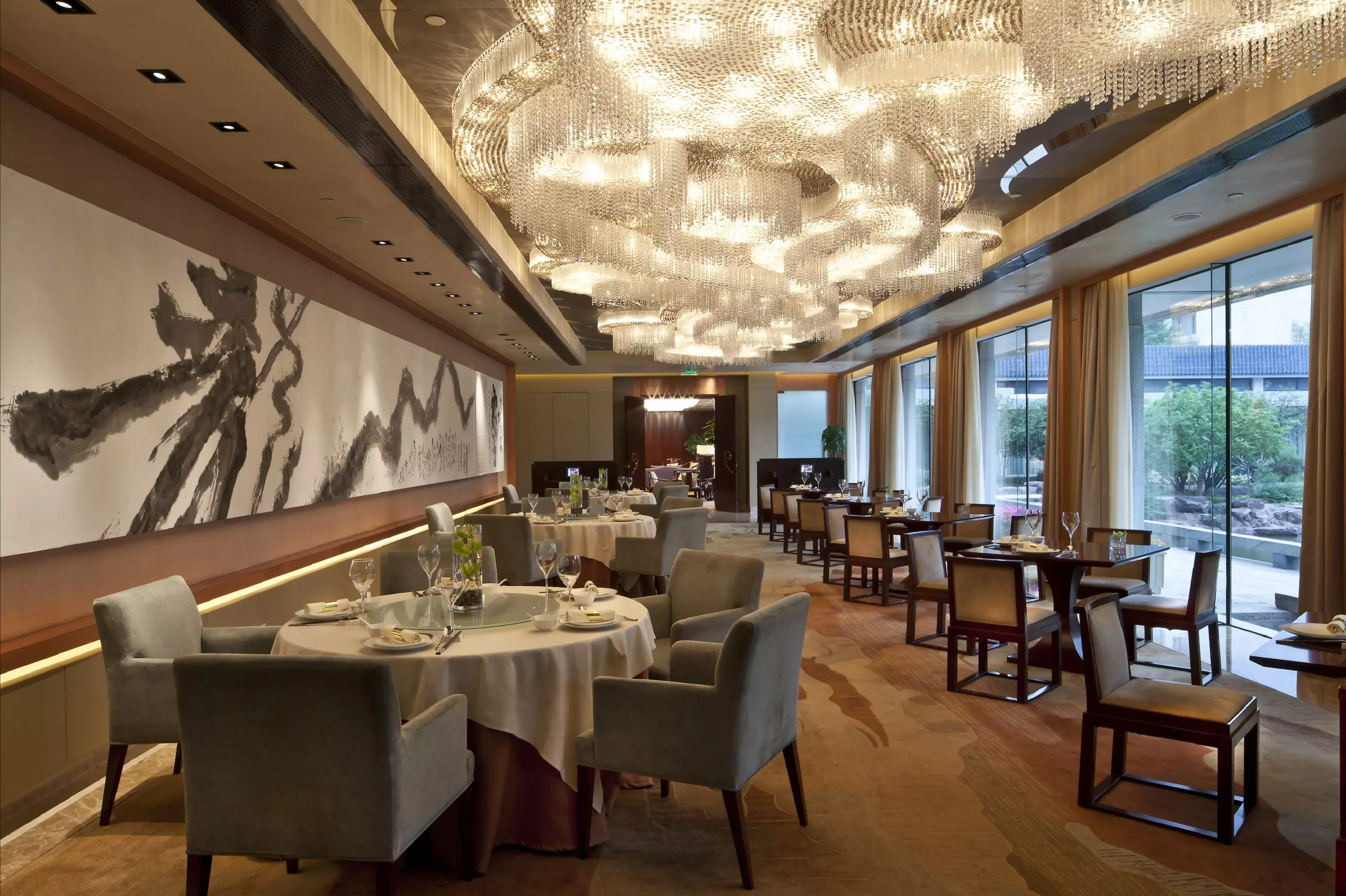 Alibaba https://cdn.alibaba.ir/ostorage/hotel-accommodation-images/6a121e1b61ec039ef76334ec_Hangzhou-The-Dragon-1.webp