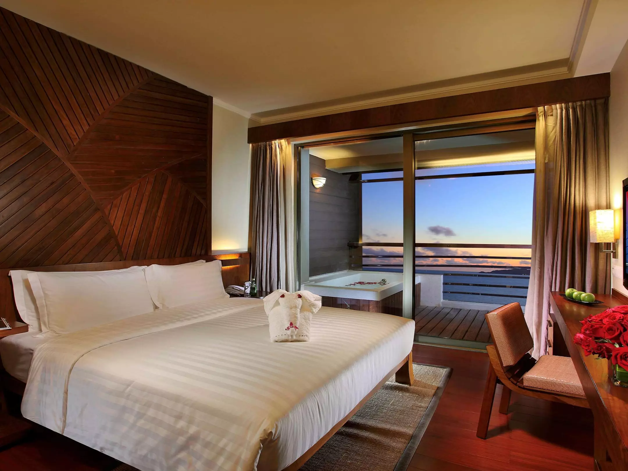 Alibaba https://cdn.alibaba.ir/ostorage/hotel-accommodation-images/6a122c6b61ec039ef7633fce_Sanya-Pullman-Oceanview-Sanya-Bay-Resort--Spa-1.webp