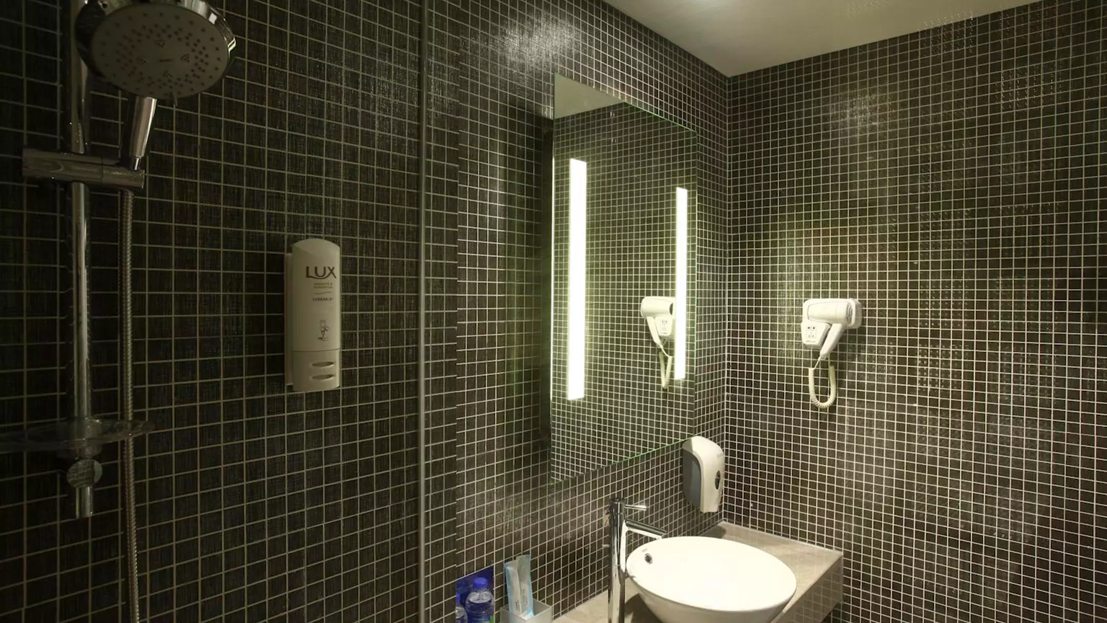 Alibaba https://cdn.alibaba.ir/ostorage/hotel-accommodation-images/6a12a7c861ec039ef7639a85_Shanghai-Holiday-Inn-Express-Shanghai-Gongkang-1.webp