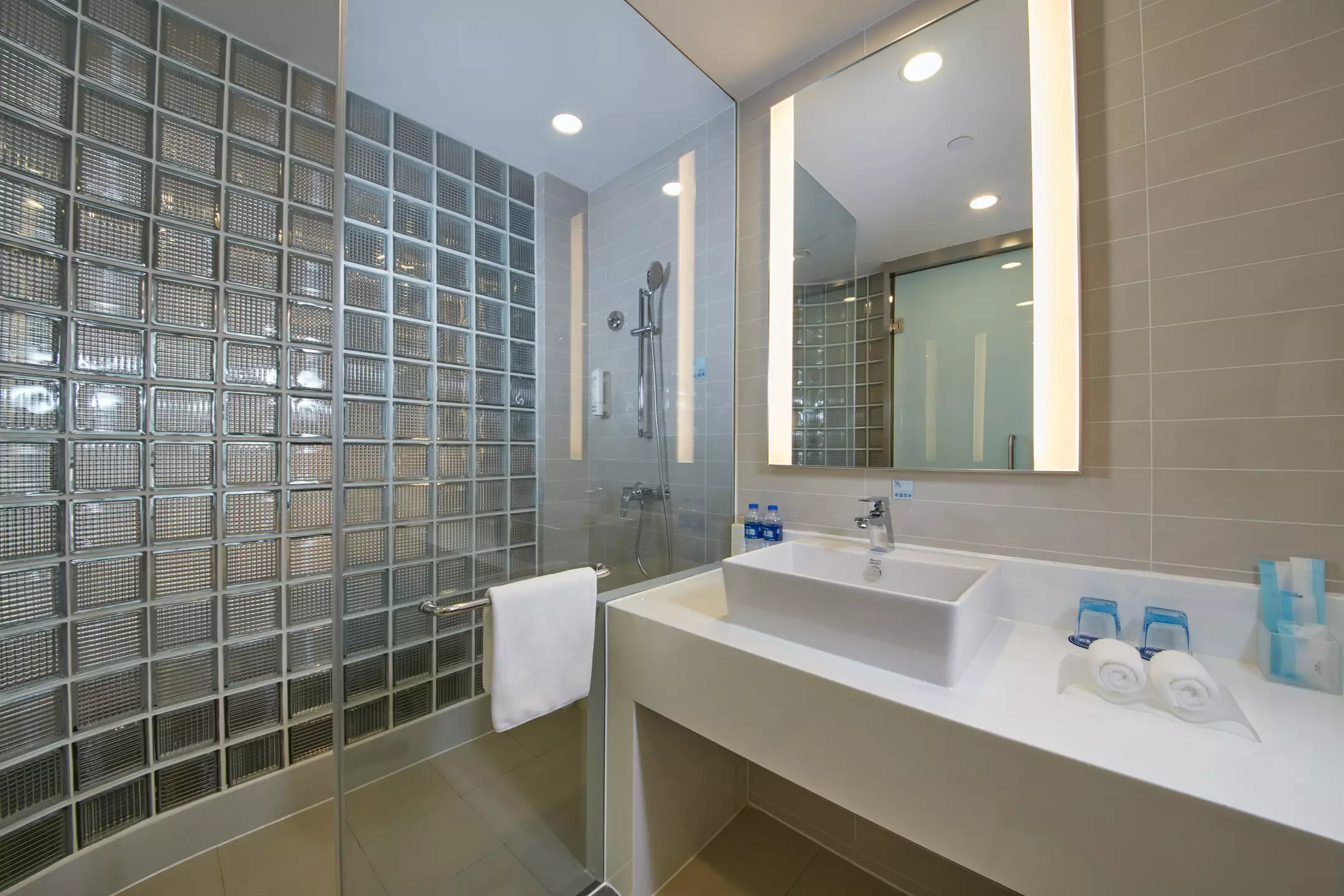 هتل Holiday Inn Express Luoyang City Center Luoyang