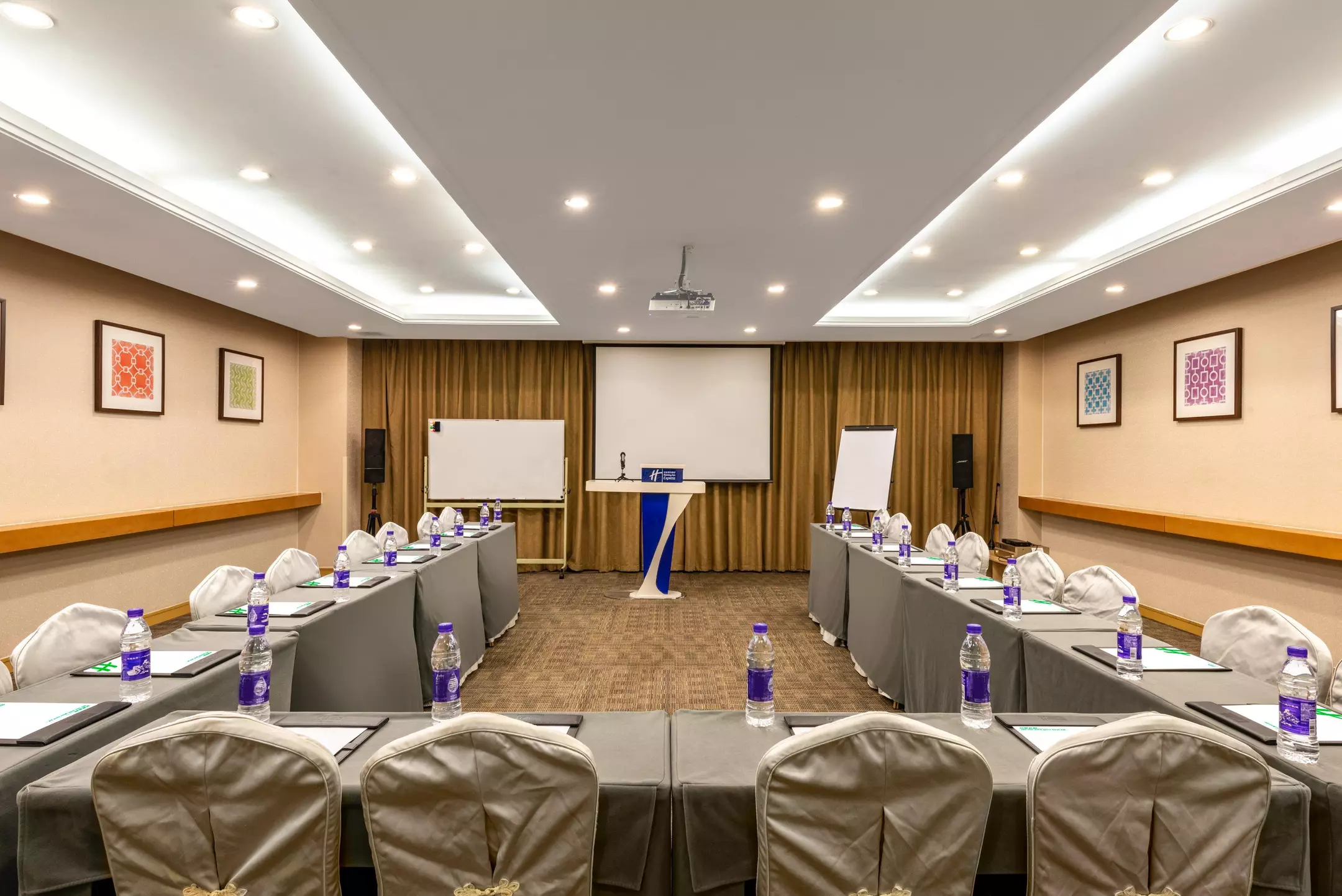 Alibaba https://cdn.alibaba.ir/ostorage/hotel-accommodation-images/6a13809661ec039ef76444ee_Beijing-Holiday-Inn-Express-Shangdi-1.webp