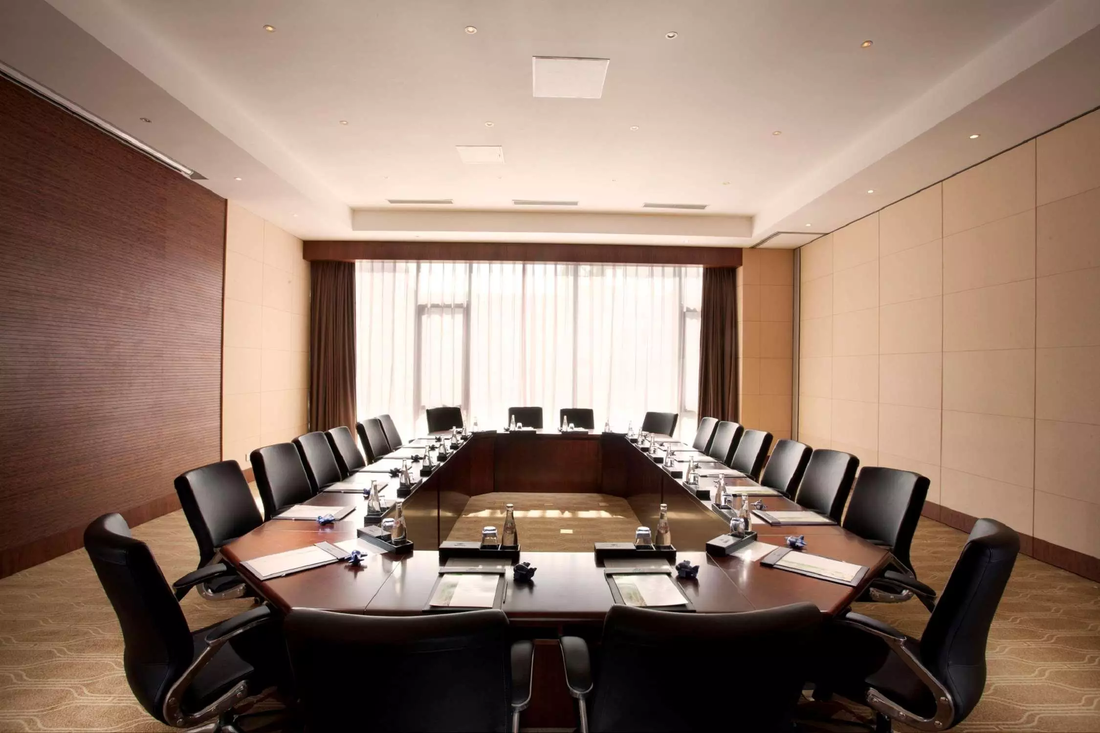 Alibaba https://cdn.alibaba.ir/ostorage/hotel-accommodation-images/6a1388a661ec039ef7644b21_Beijing-Hilton-Beijing-Capital-Airport-1.webp