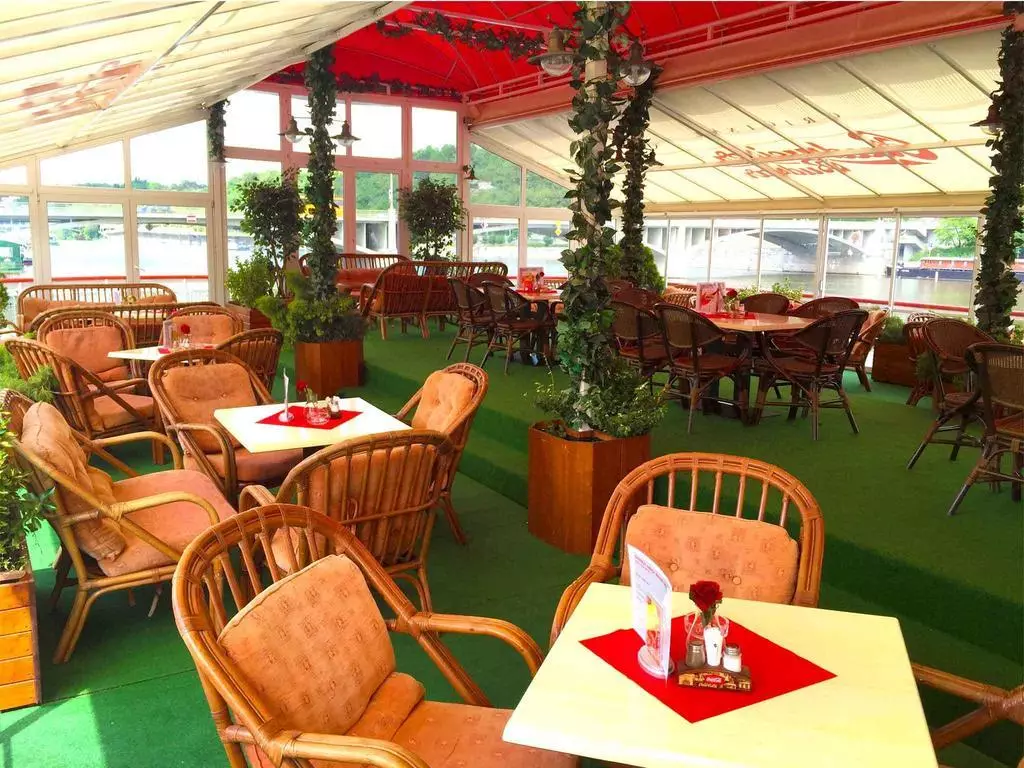 هتل Botel Albatros پراگ