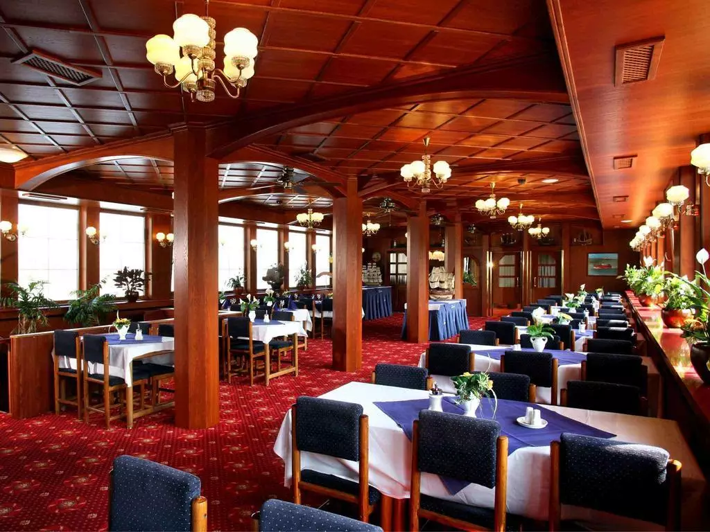 هتل Botel Albatros پراگ