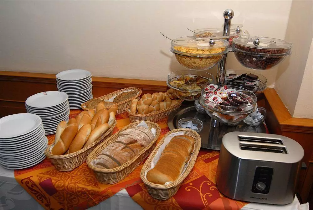 Alibaba https://cdn.alibaba.ir/ostorage/hotel-accommodation-images/6a13fd1f61ec039ef7648ab7_Prague-Opera-1.webp