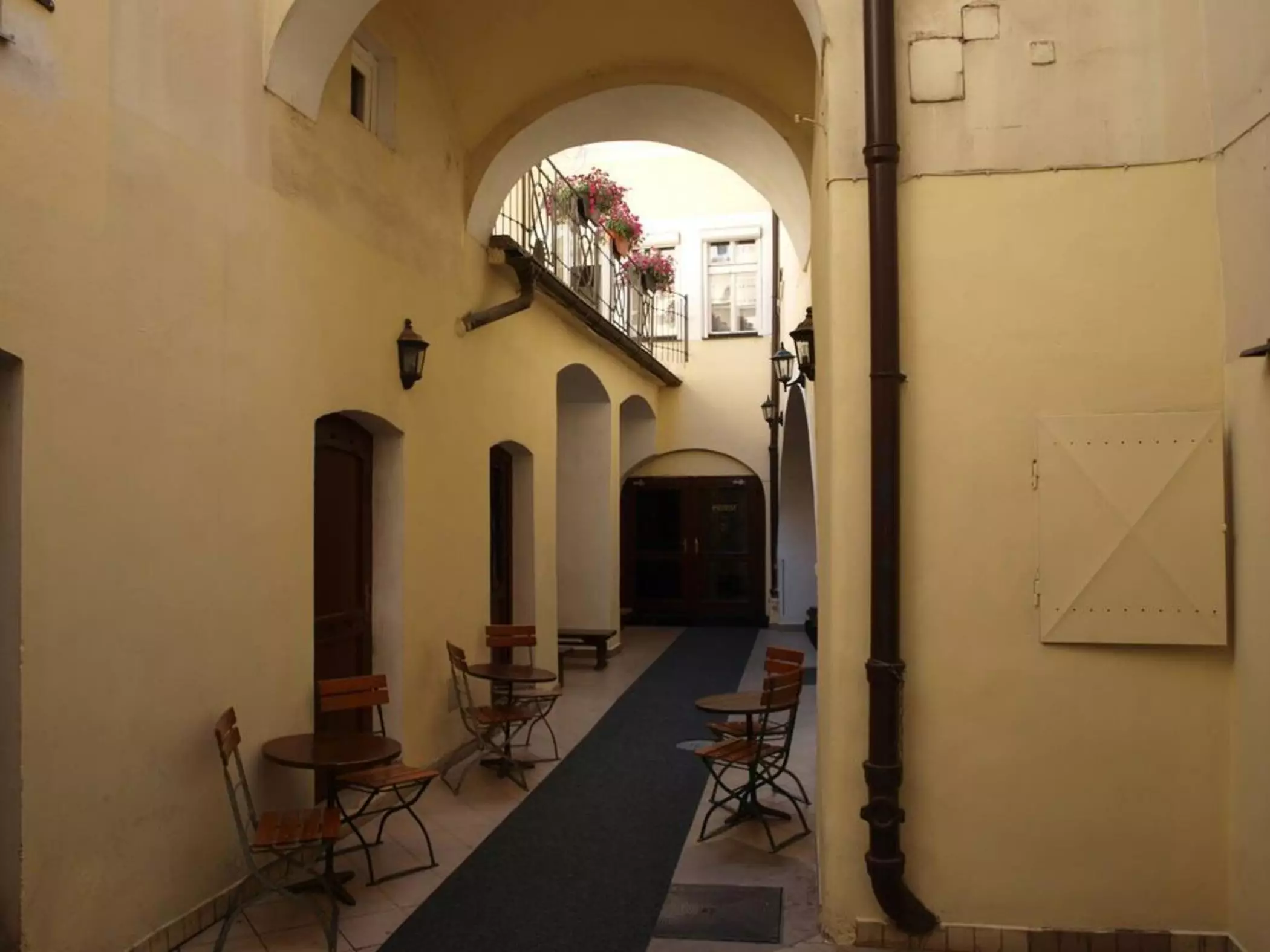 Alibaba https://cdn.alibaba.ir/ostorage/hotel-accommodation-images/6a1405d761ec039ef76491ad_Prague-King-George-s-1.webp