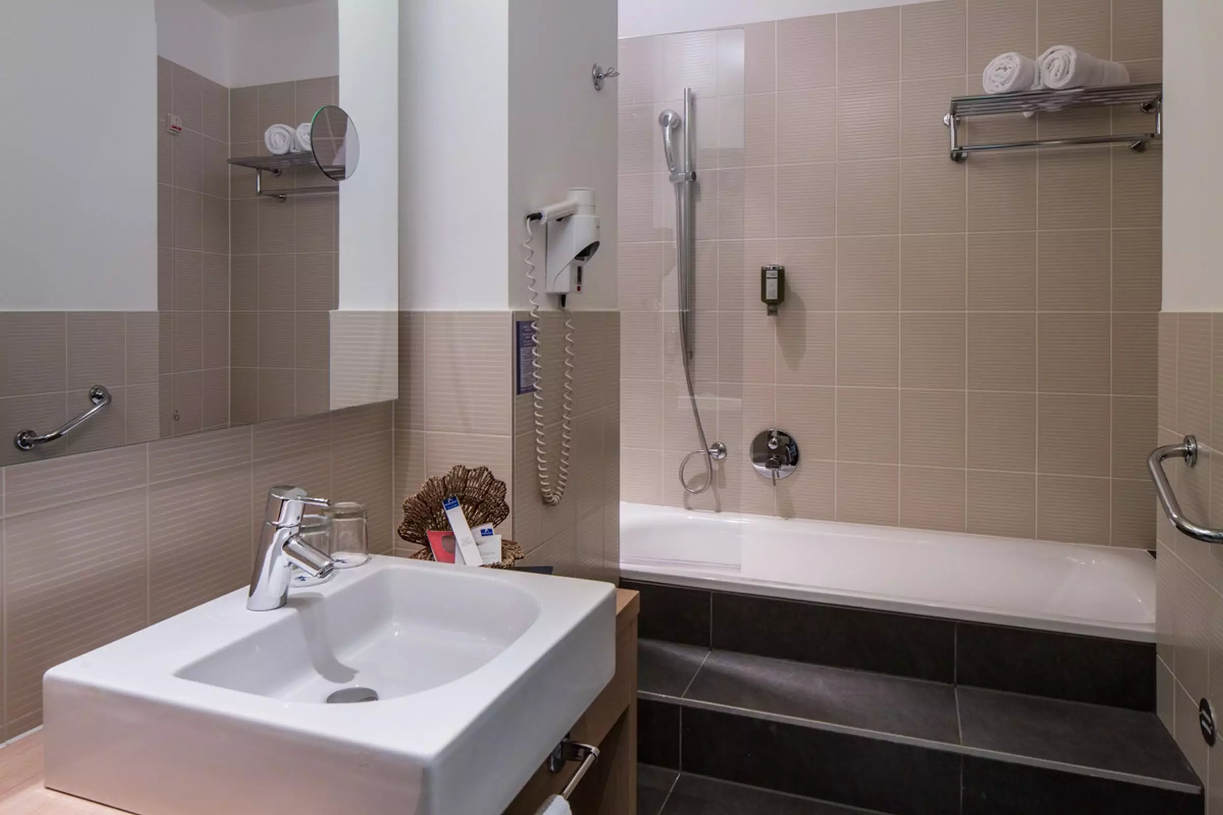 هتل Falkensteiner Hotel Maria Prag پراگ