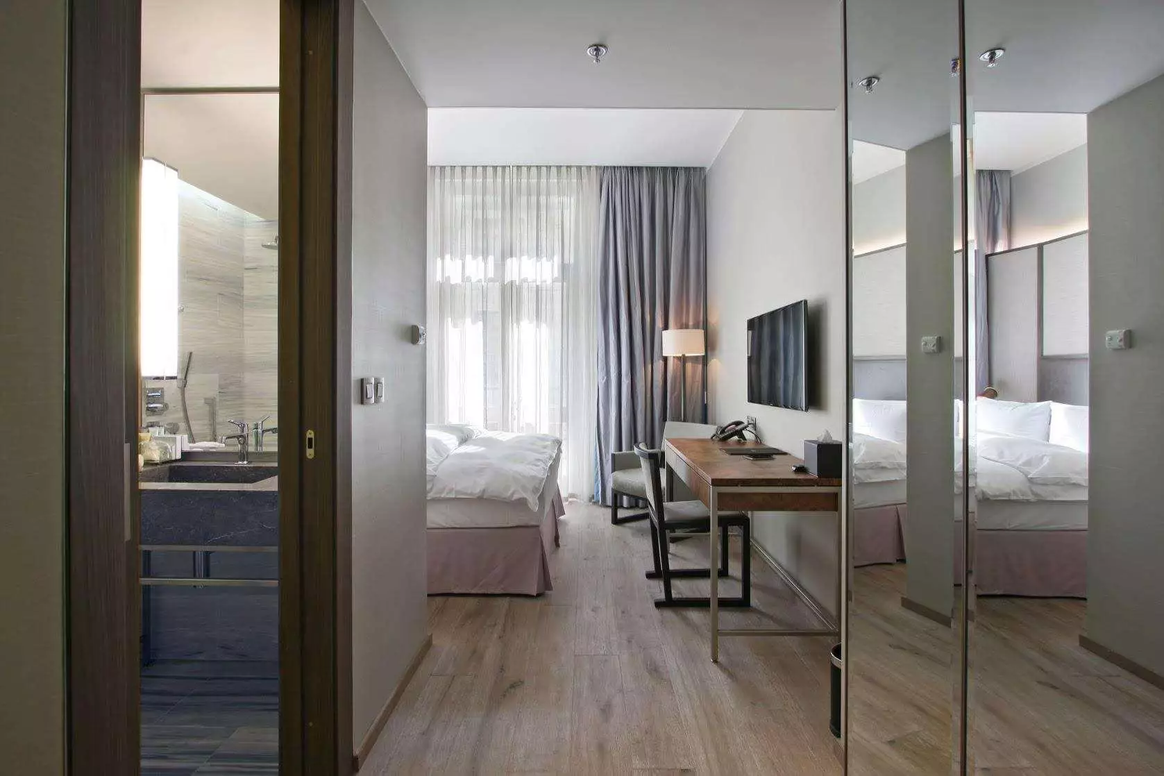 هتل The Emblem Hotel پراگ