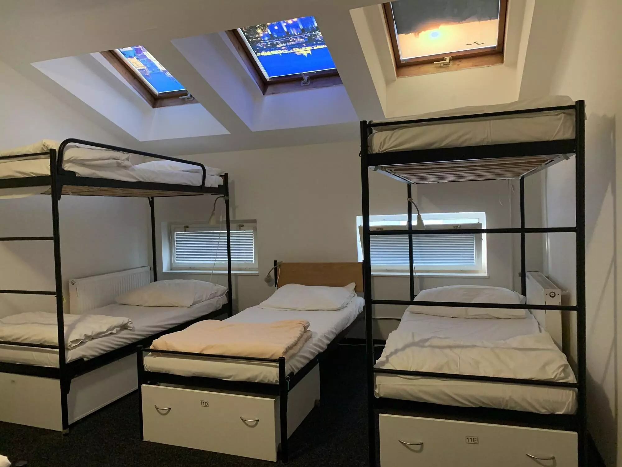 هتل Hostel Miles پراگ
